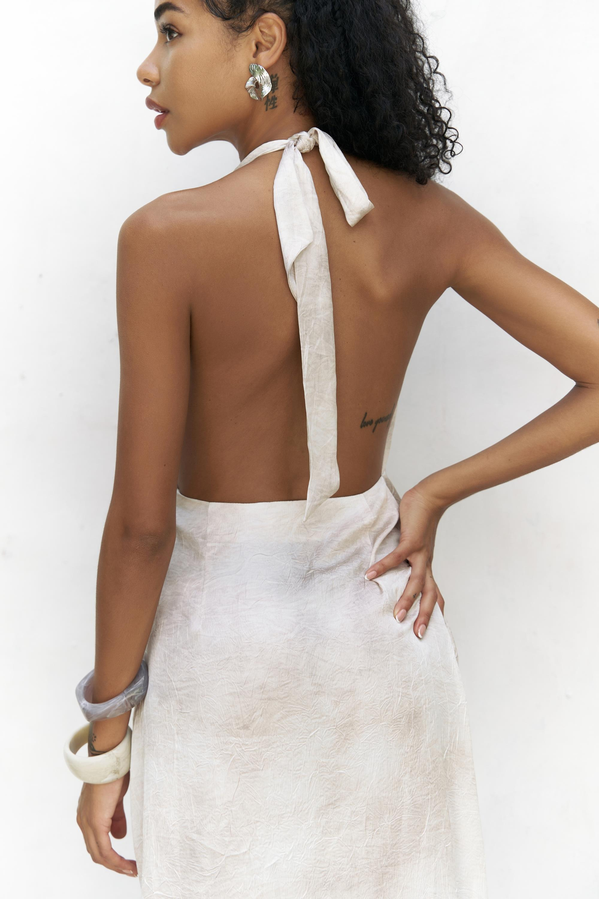 Bahirfiyon Bağlamalı Boncuk Detaylı Bej Uzun Elbise