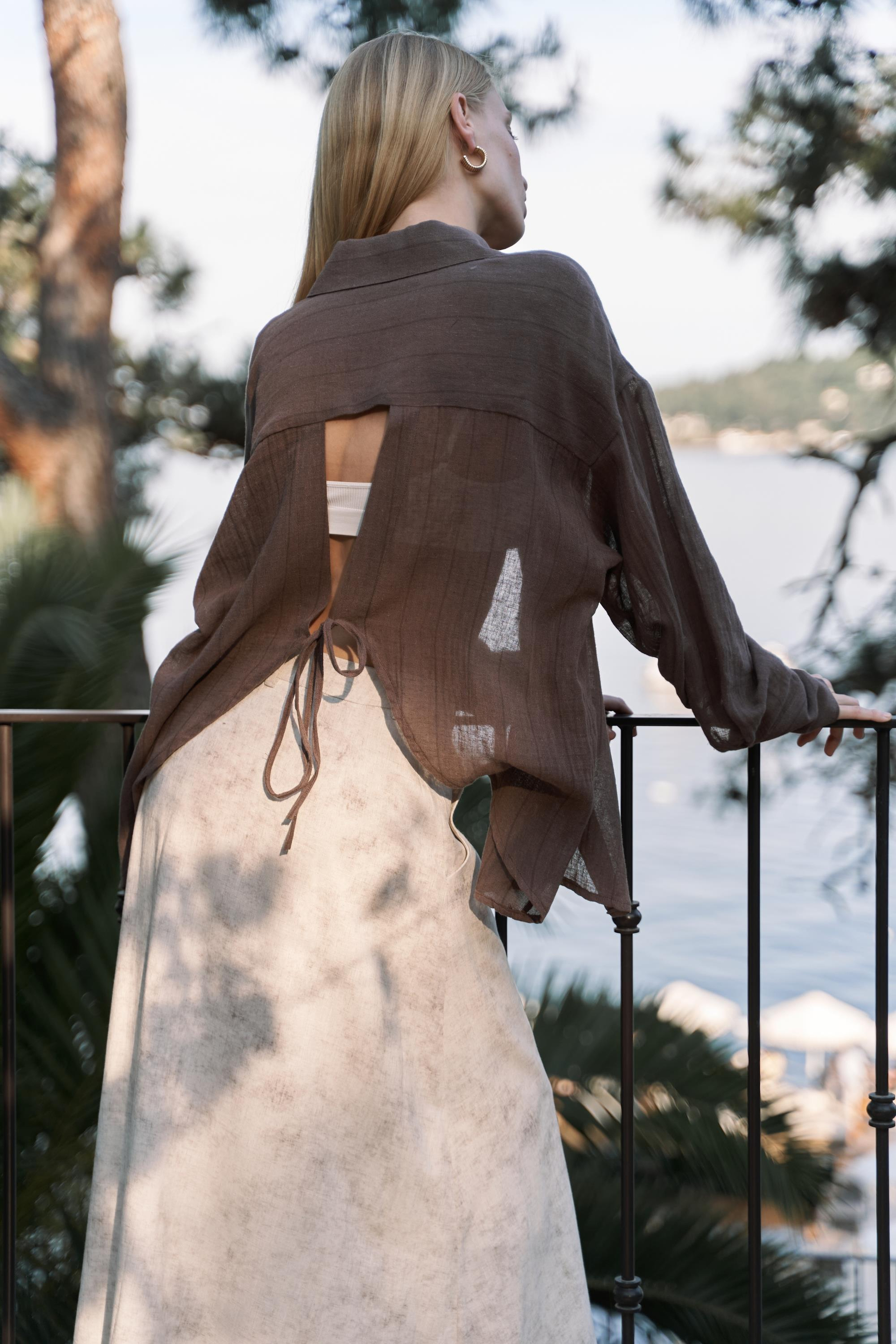 Calynn Sırt Dekolteli Çizgili Kahve Keten Gömlek