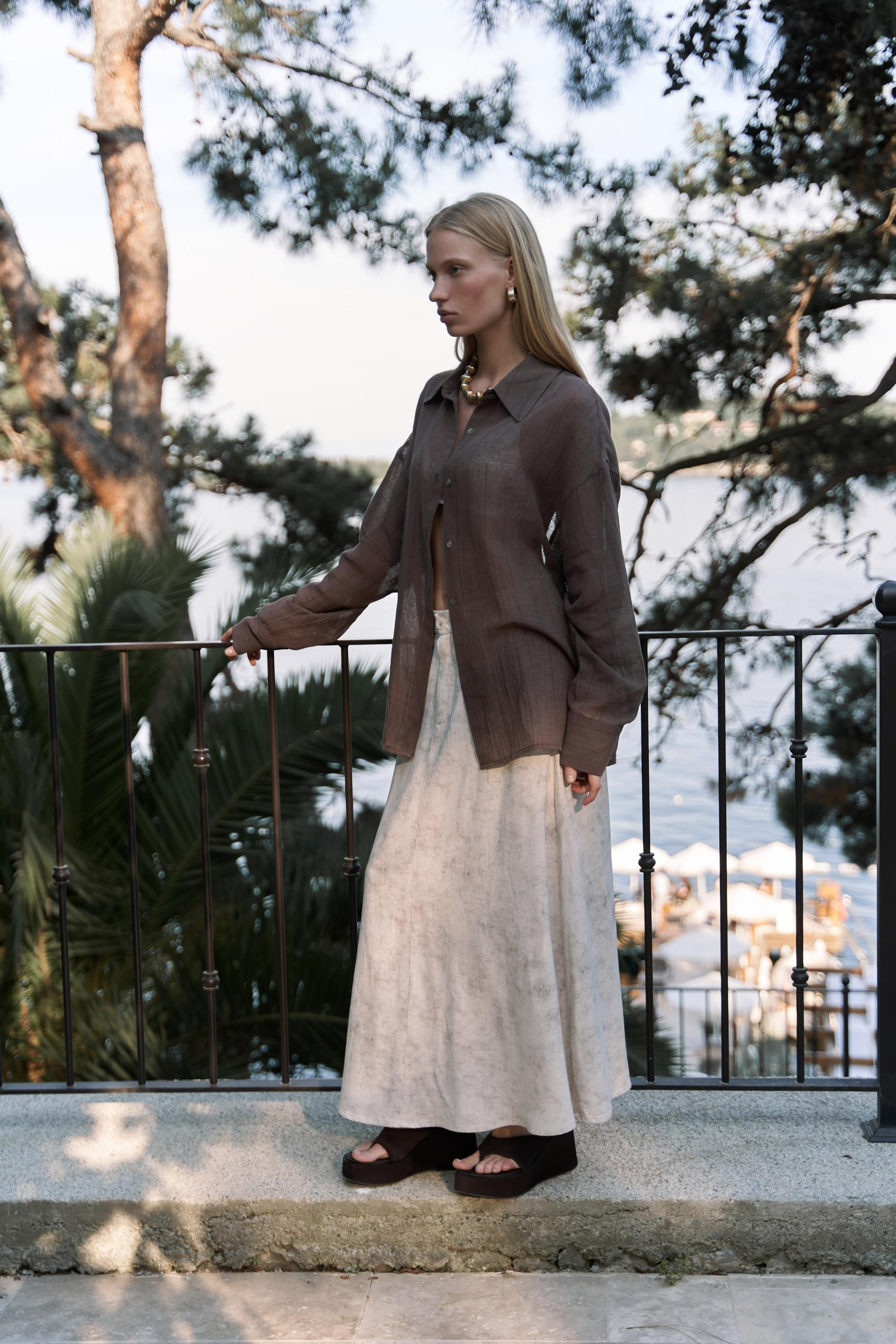 Calynn Sırt Dekolteli Çizgili Kahve Keten Gömlek