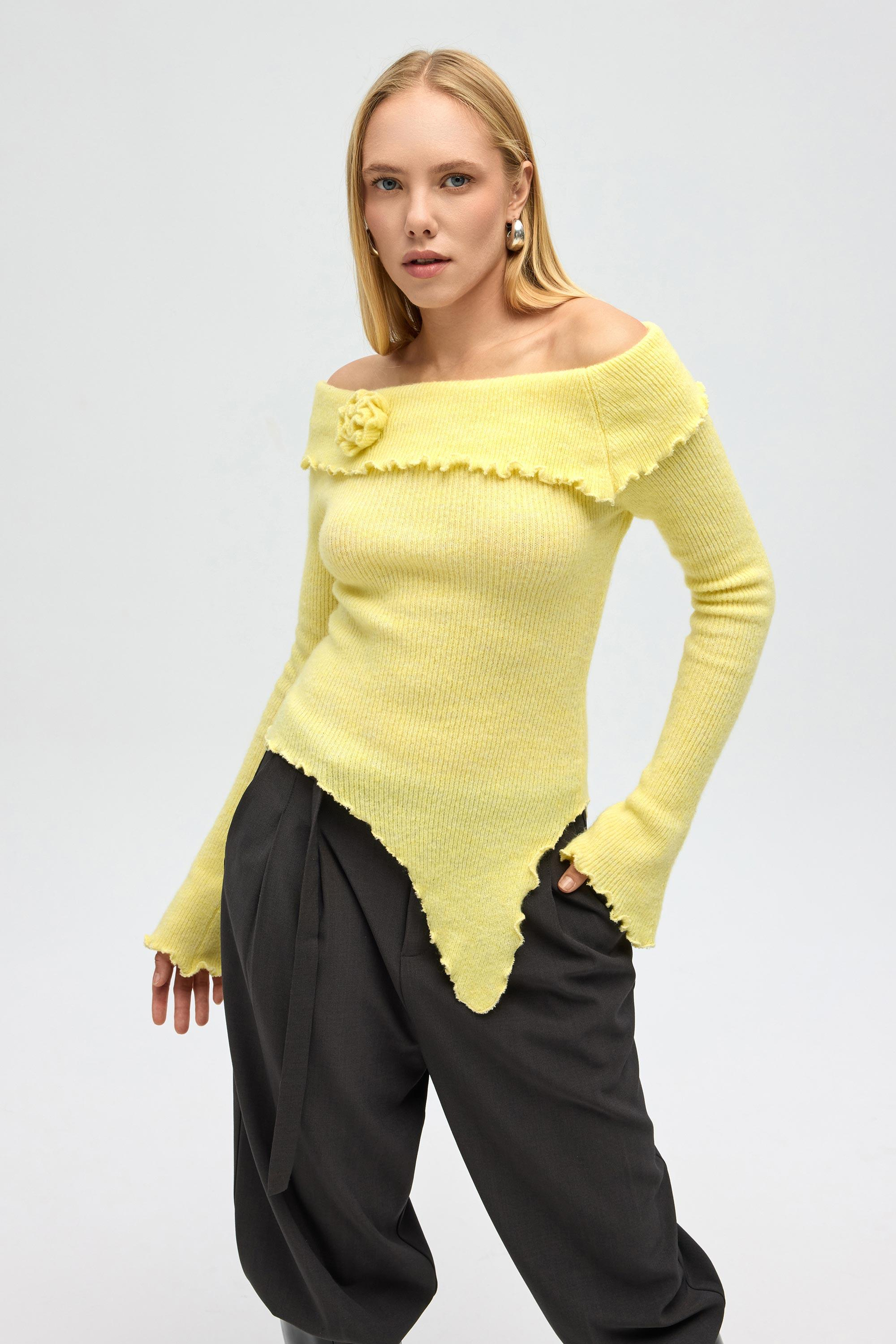 Casica Carmen Yaka Sarı Triko Kazak