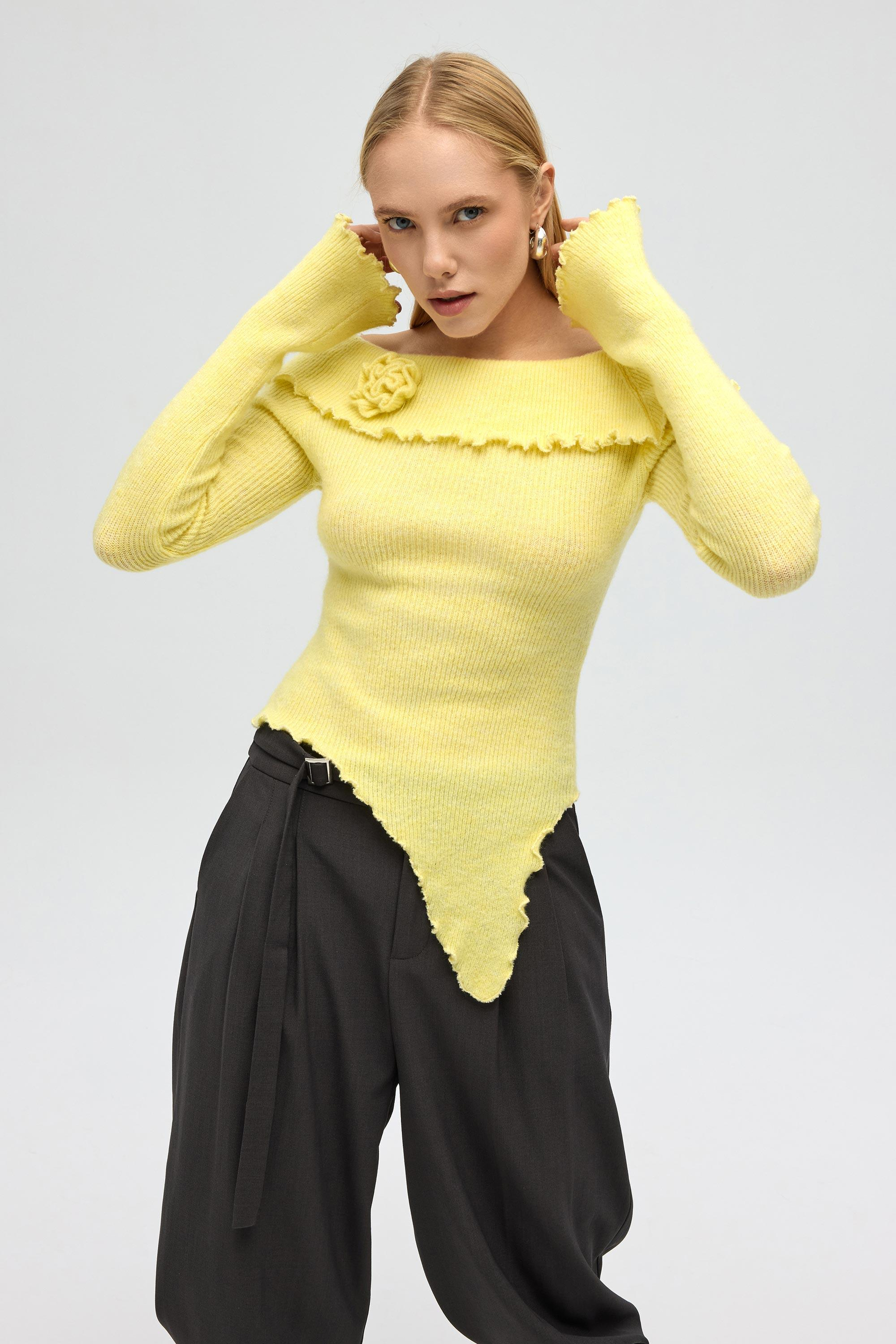 Casica Carmen Yaka Sarı Triko Kazak