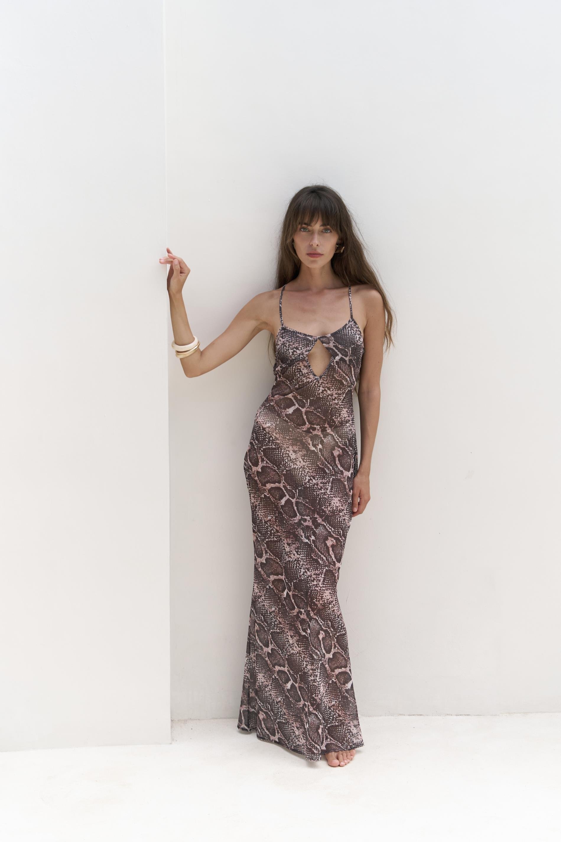 Diavonesta Bağcık Detay Dekolteli Vizon Uzun Elbise