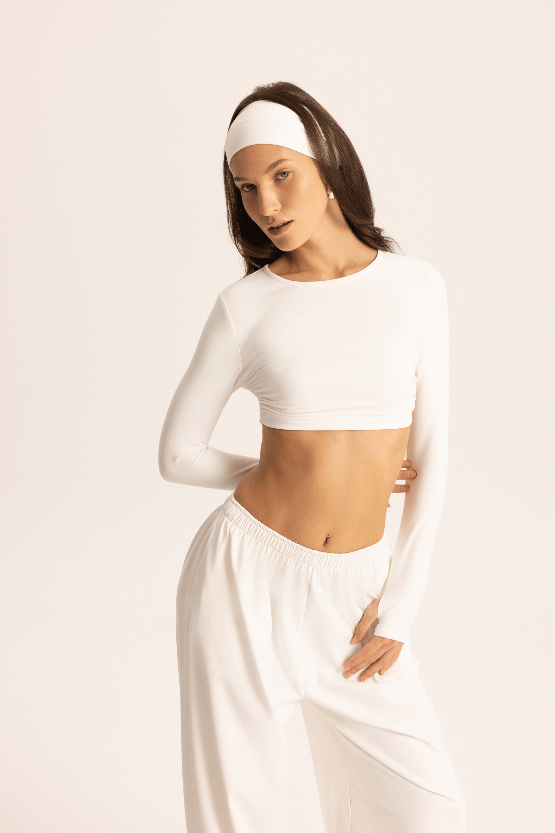 Divya Bandana Detaylı Beyaz Crop Eşofman Takımı