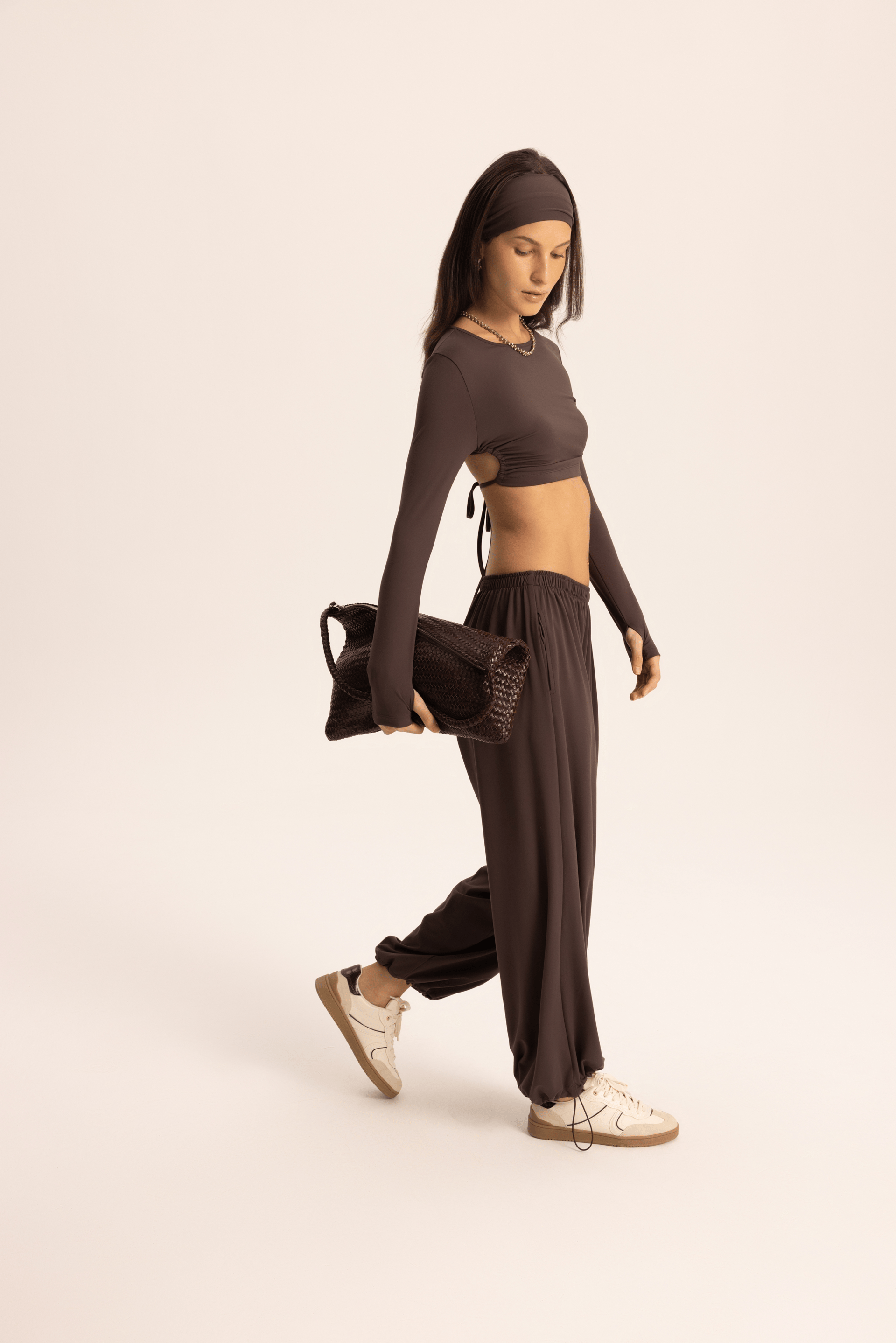 Divya Bandana Detaylı Kahve Crop Eşofman Takımı