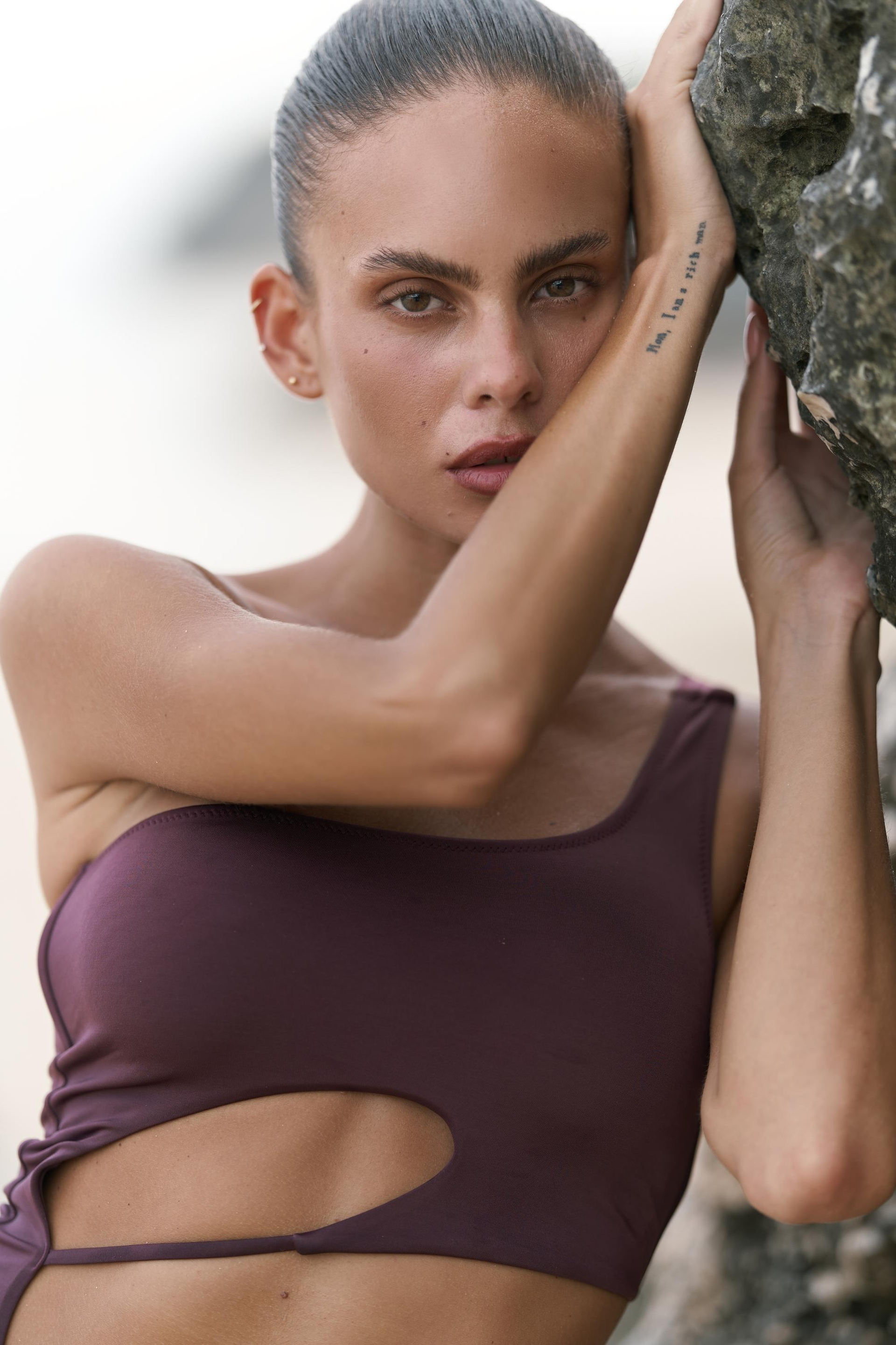 Donnalee Asimetrik Tek Omuz Bordo Mayokini