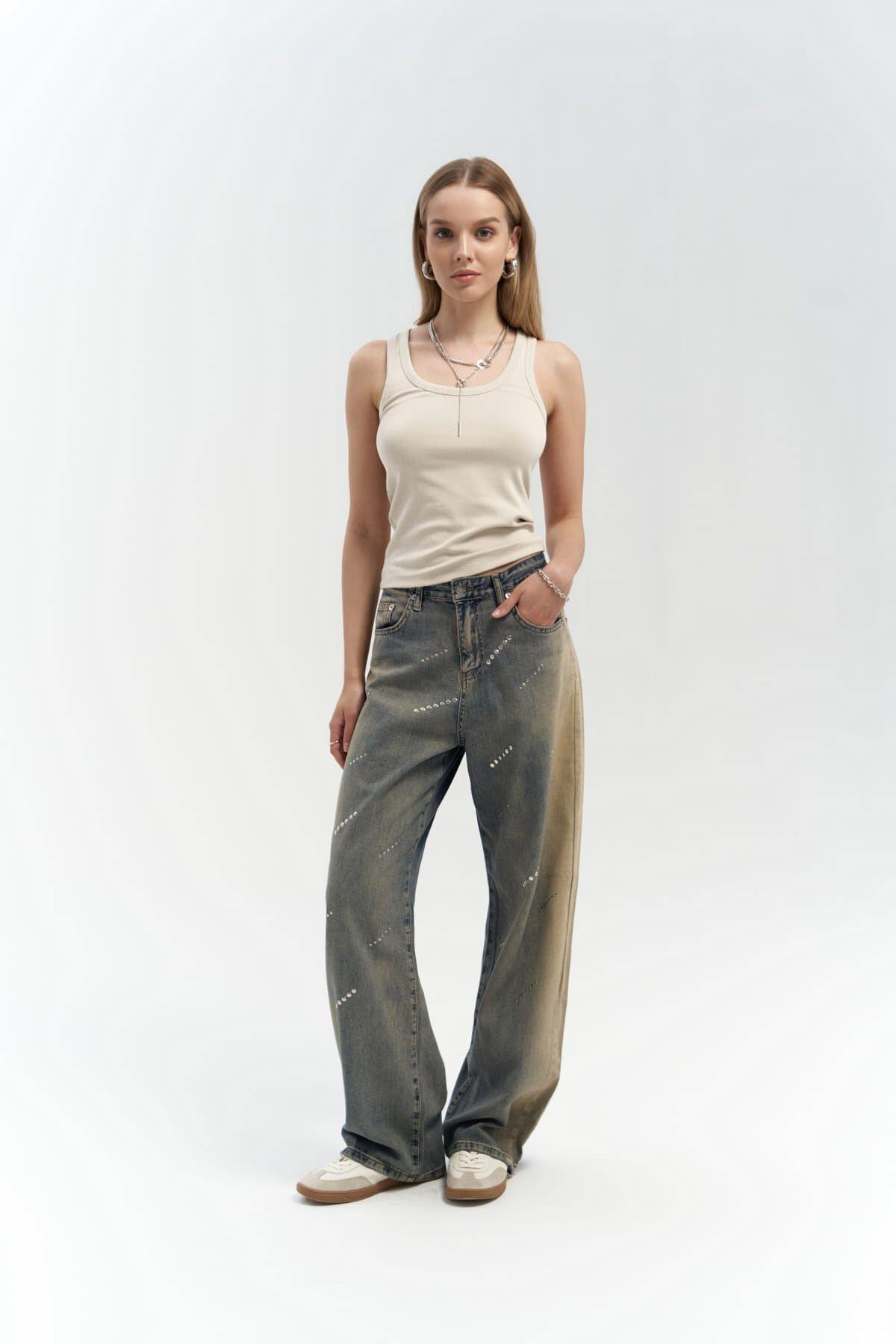 Elang Dirty Gray Jeans With Studs