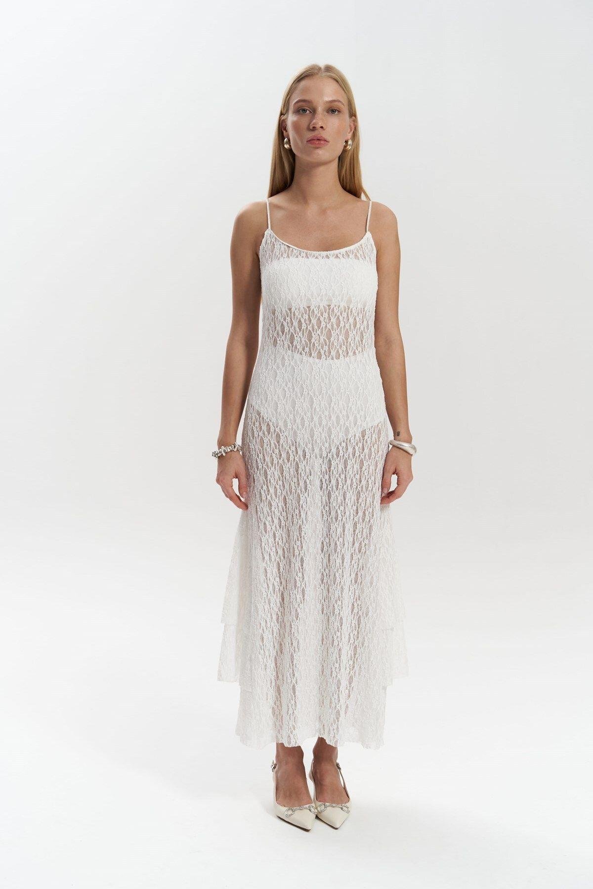 Eli Dantelli Ekru Uzun Elbise