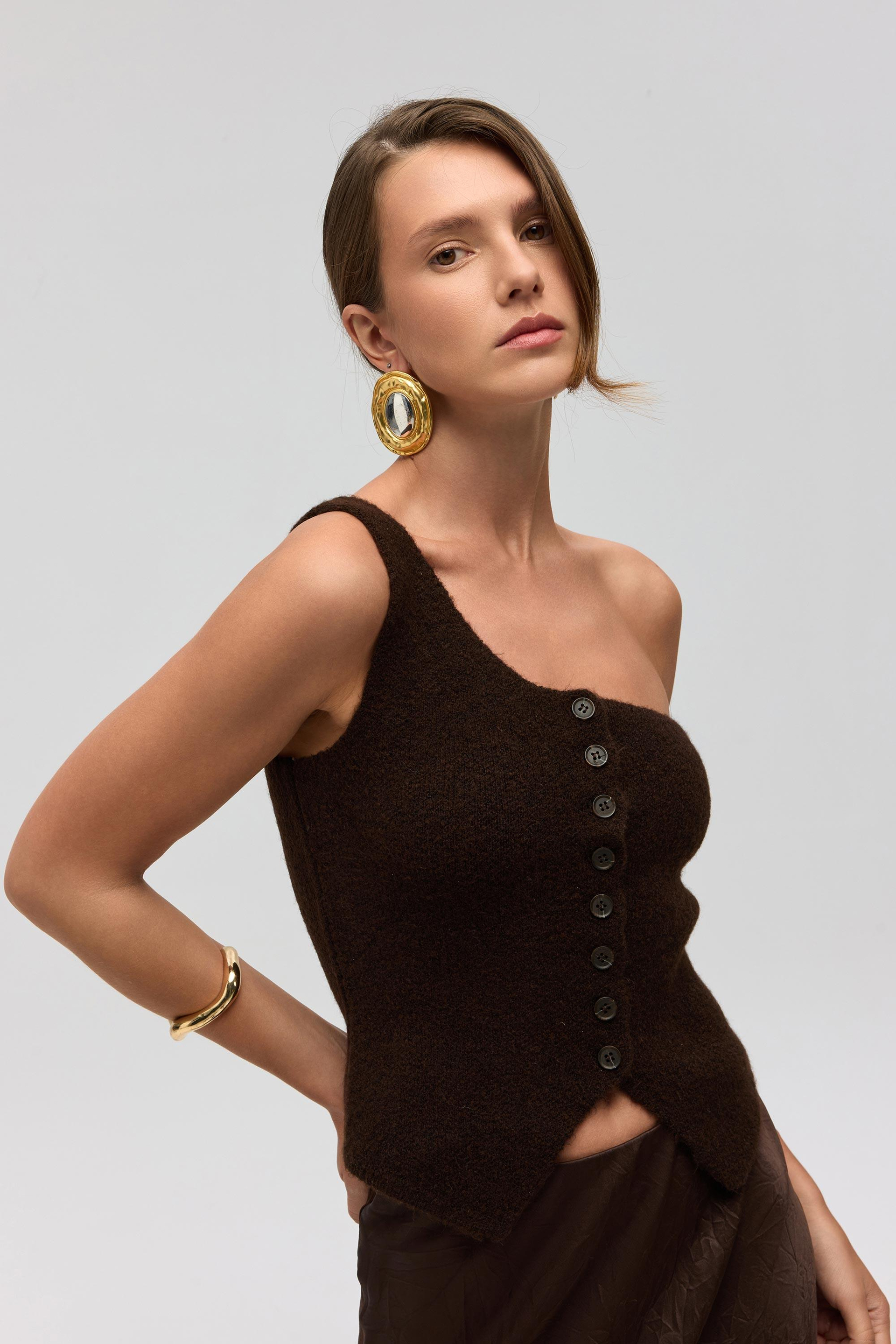 Elvar Tek Omuz Kahve Triko Crop