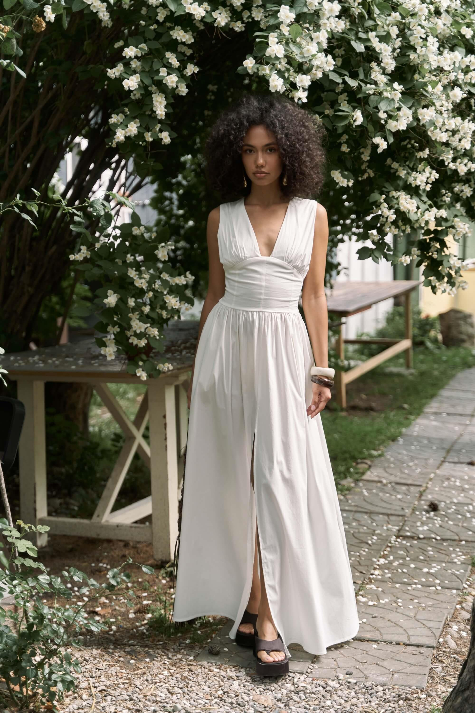 Emilia Korse Detay Ekru Uzun Elbise