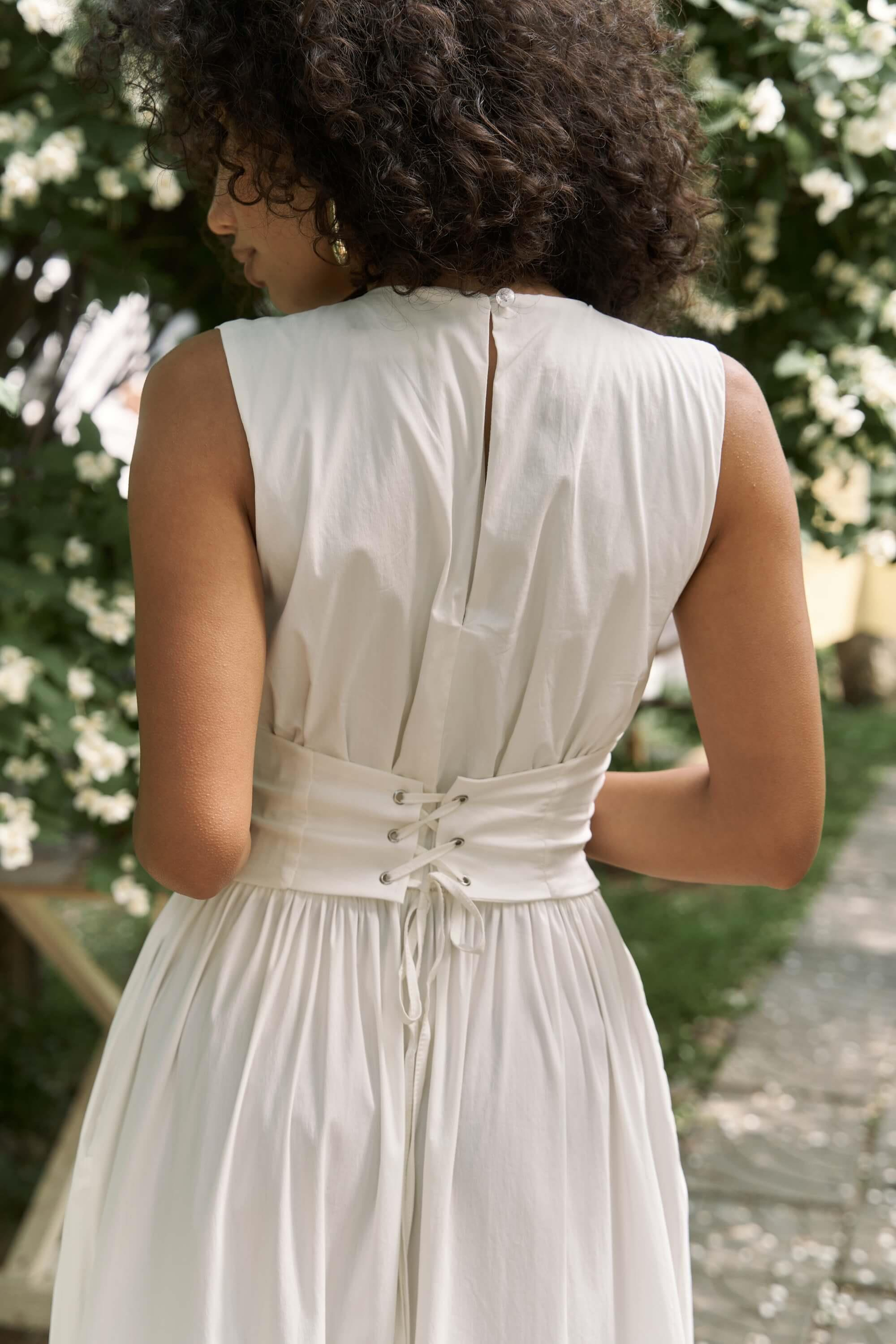 Emilia Korse Detay Ekru Uzun Elbise