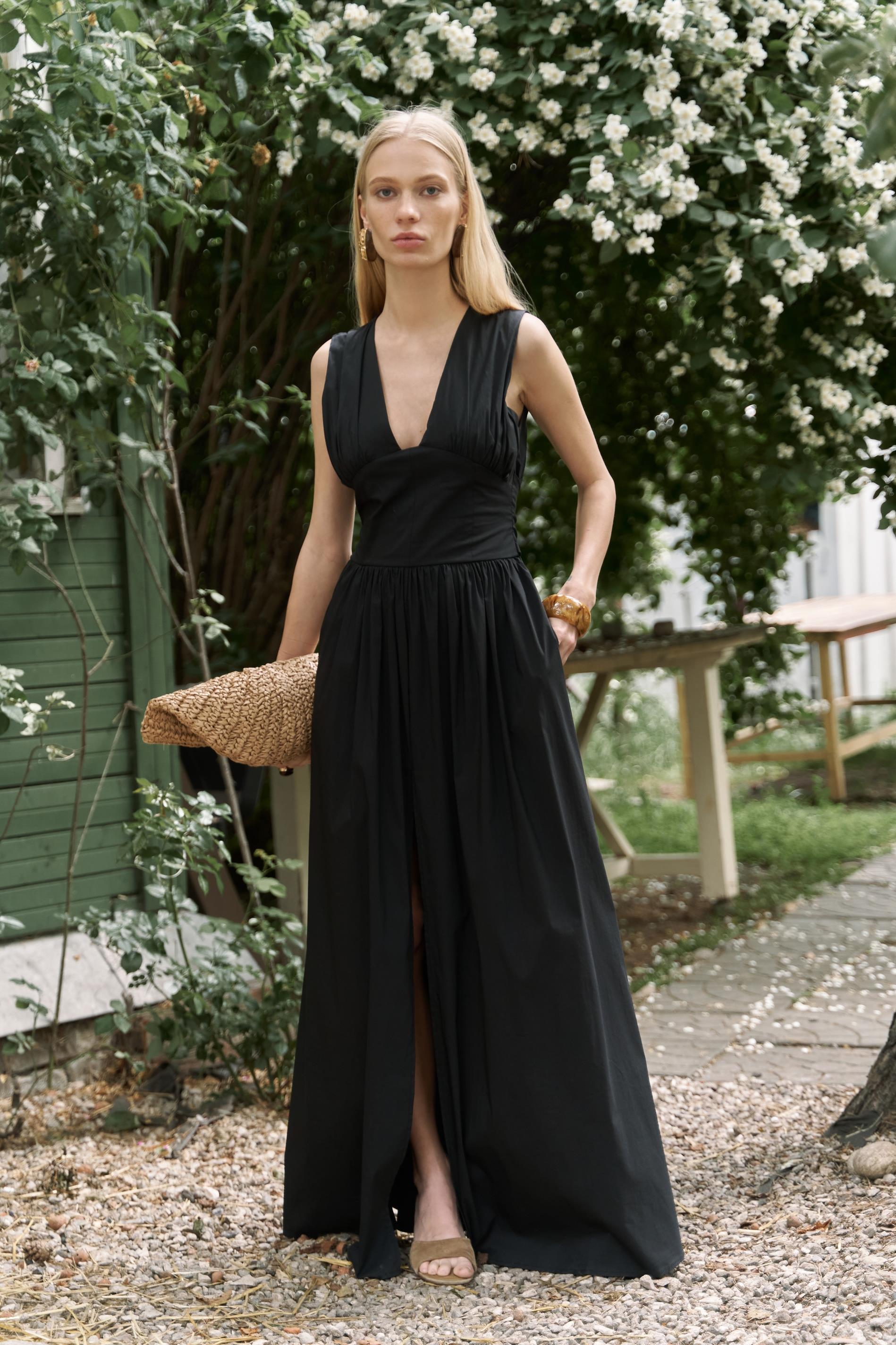 Emilia Korse Detay Siyah Uzun Elbise