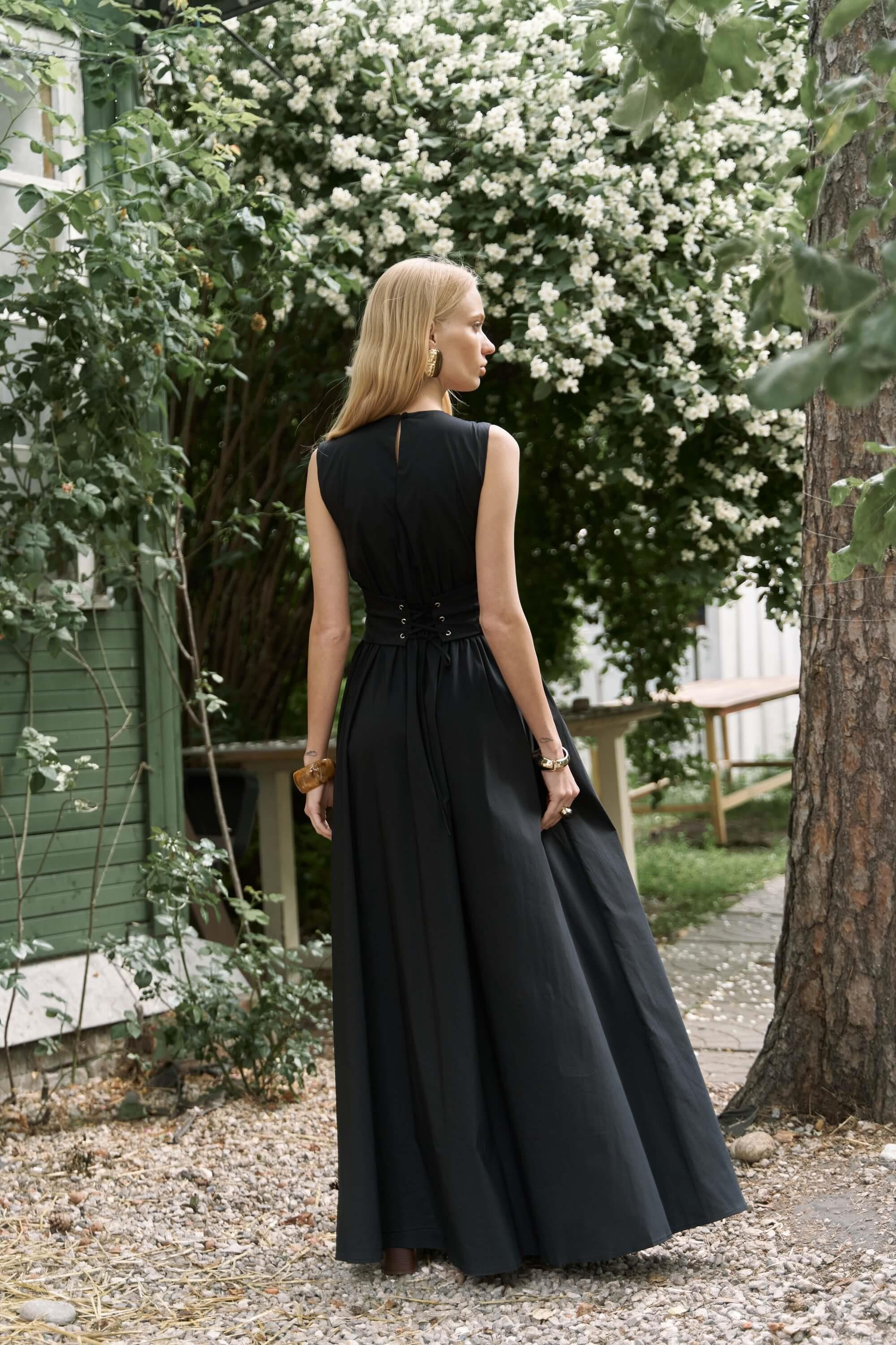 Emilia Korse Detay Siyah Uzun Elbise