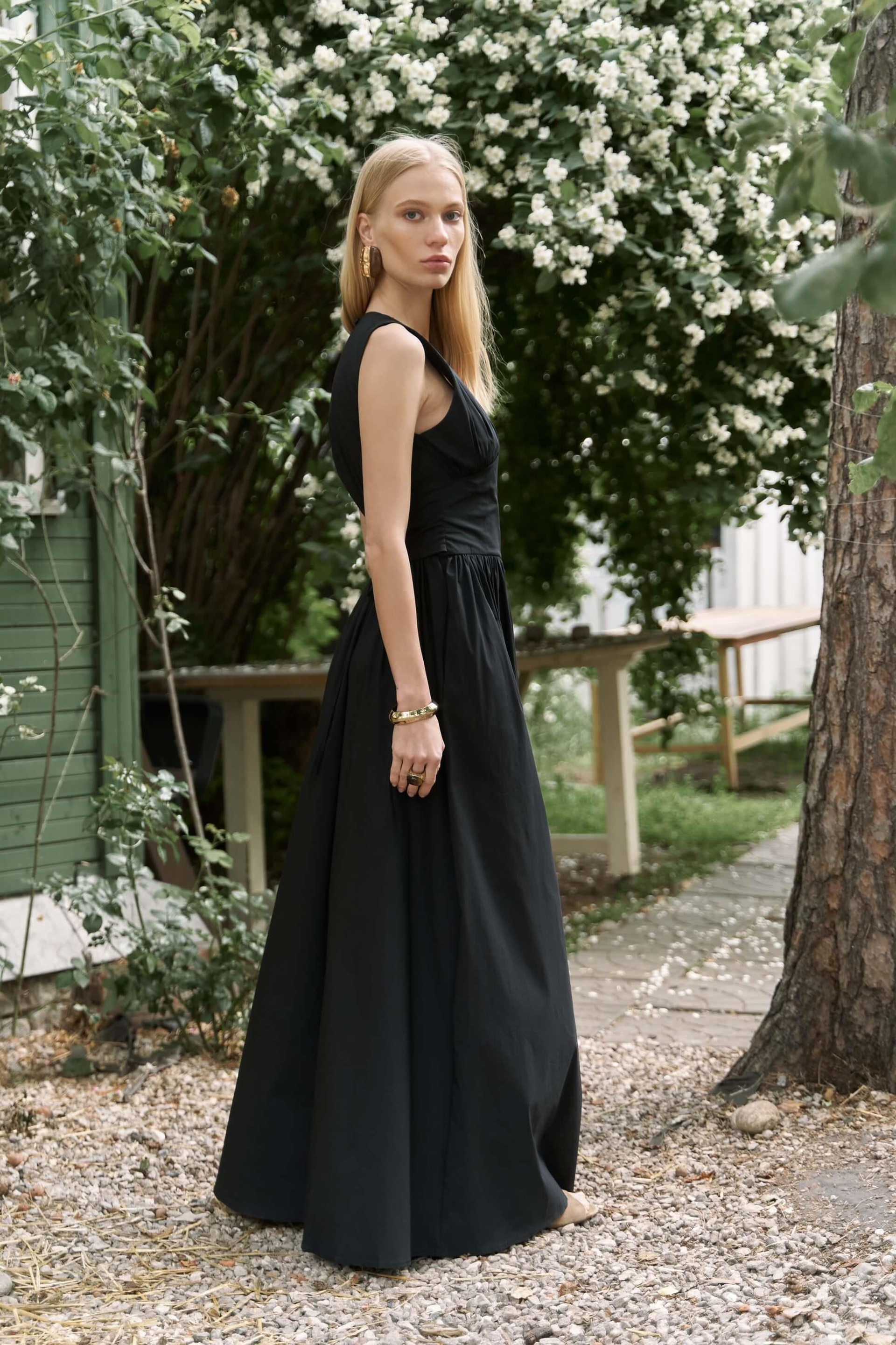 Emilia Korse Detay Siyah Uzun Elbise