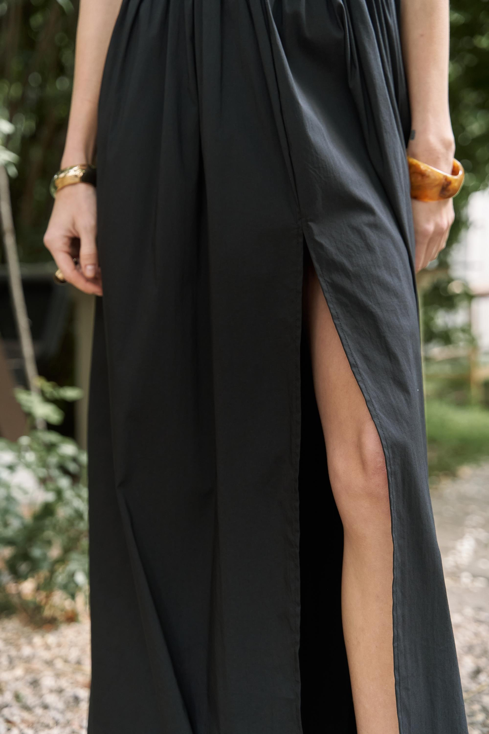 Emilia Korse Detay Siyah Uzun Elbise