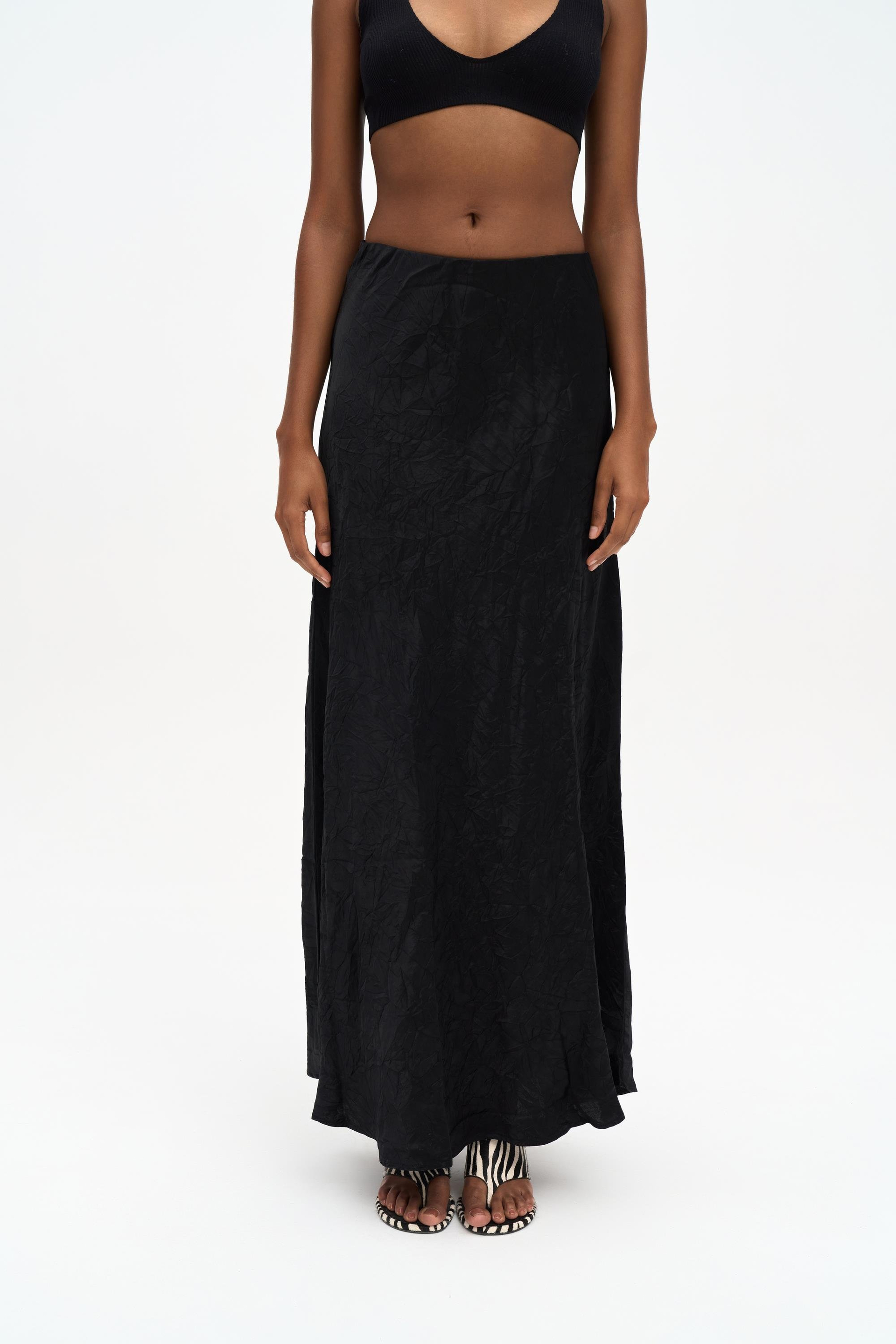 Eubah Kırışık Uzun Siyah Saten Etek