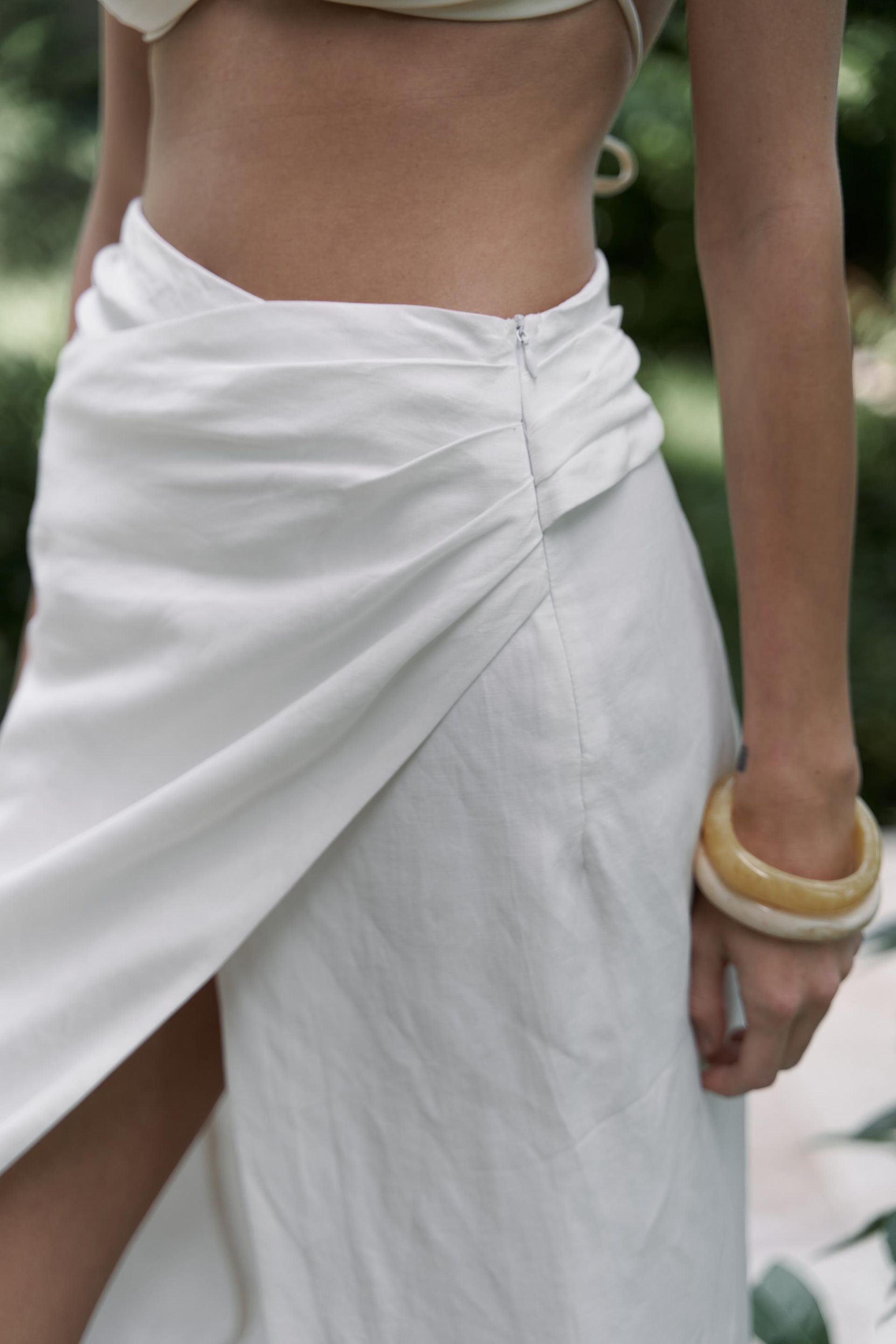 Fabriyonto Asimetrik Ekru Uzun Etek