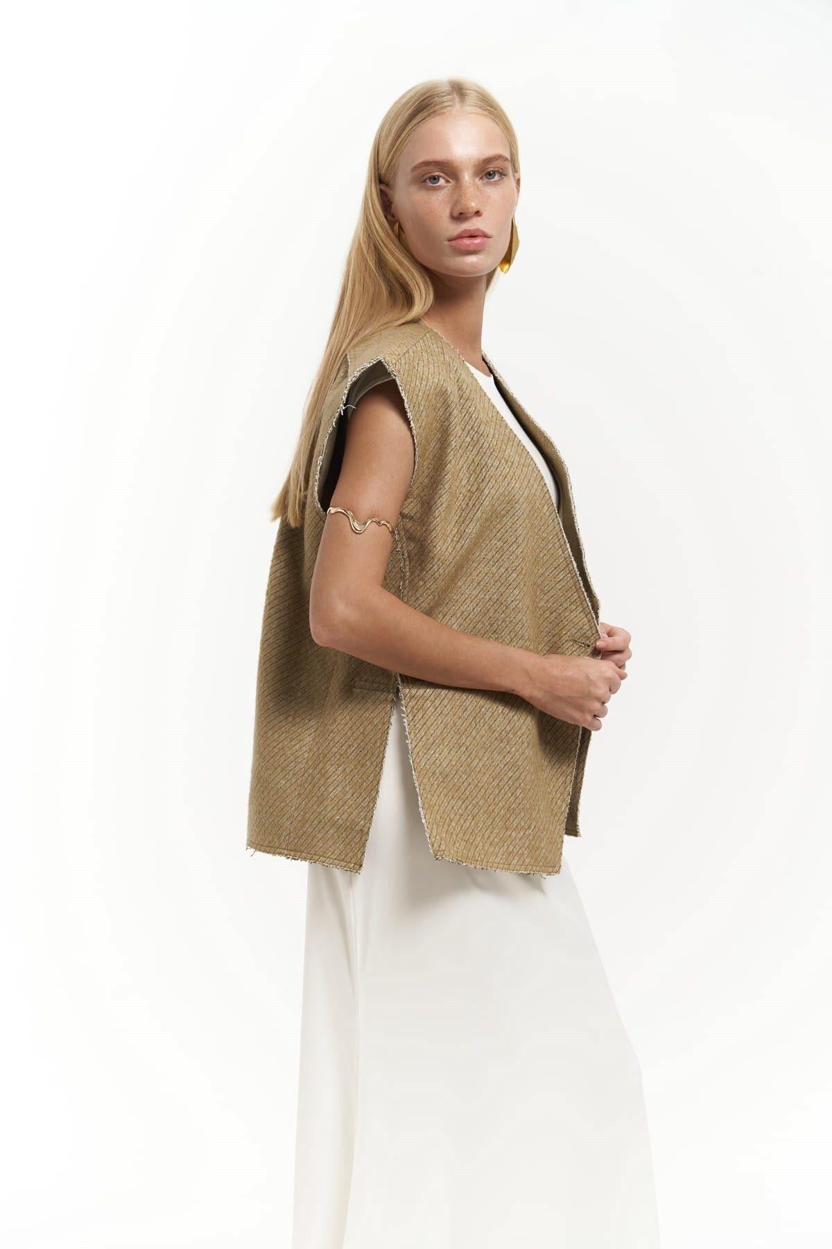 Faven Hardal Yan Yırtmaç Detay Yelek