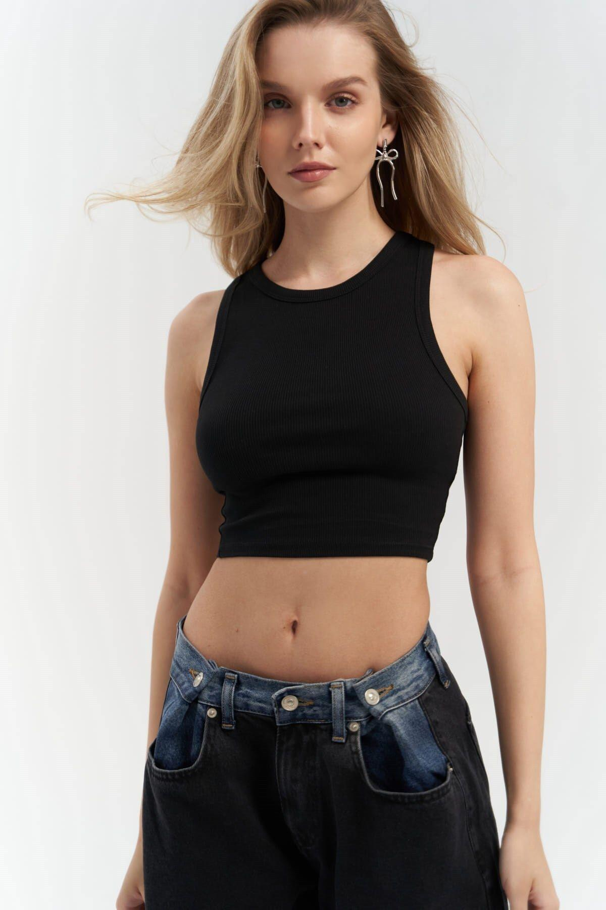 Fleur Ribbed Halterneck Black Crop