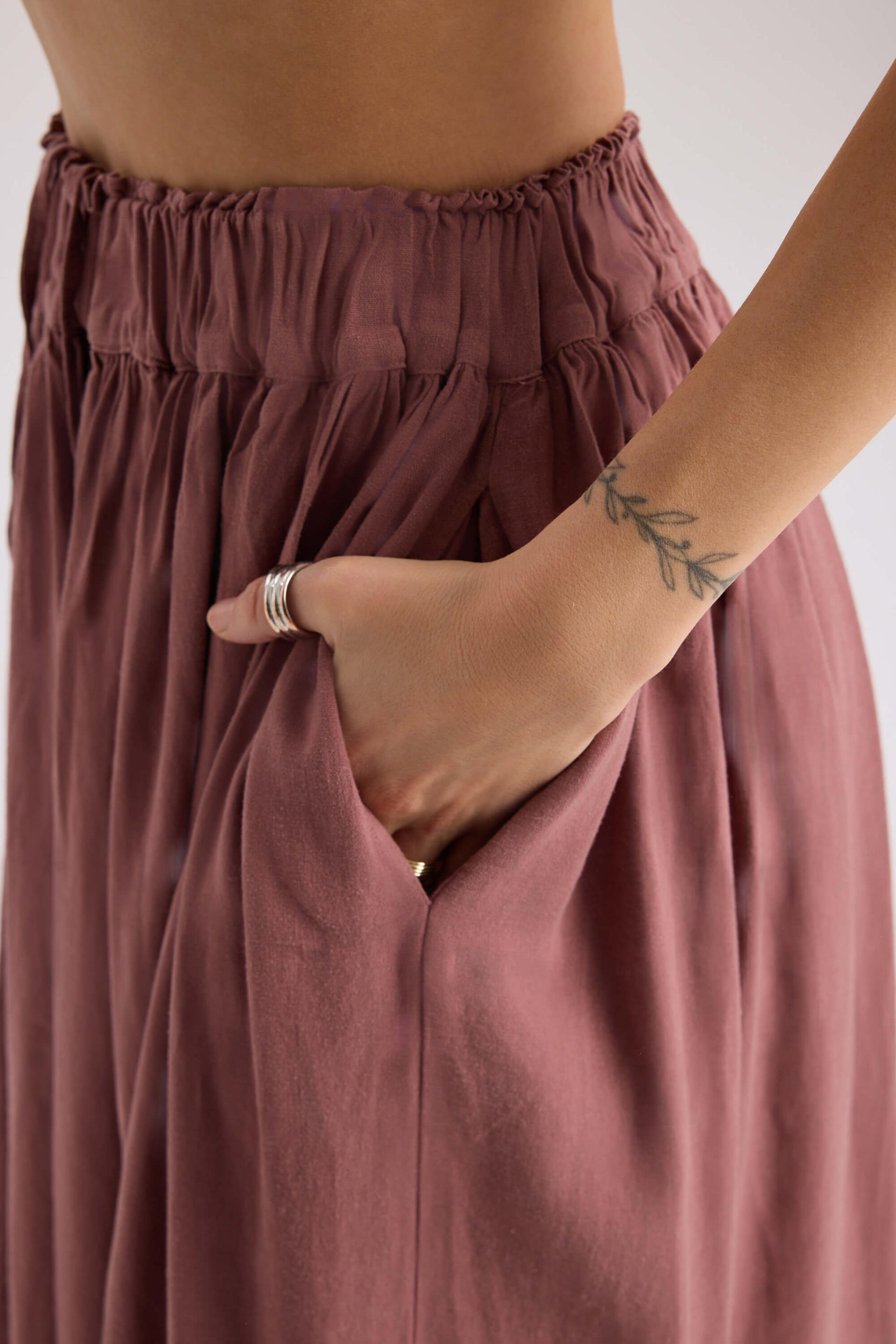 Gabbiano Lace-Up Pleated Light Burgundy Linen Skirt