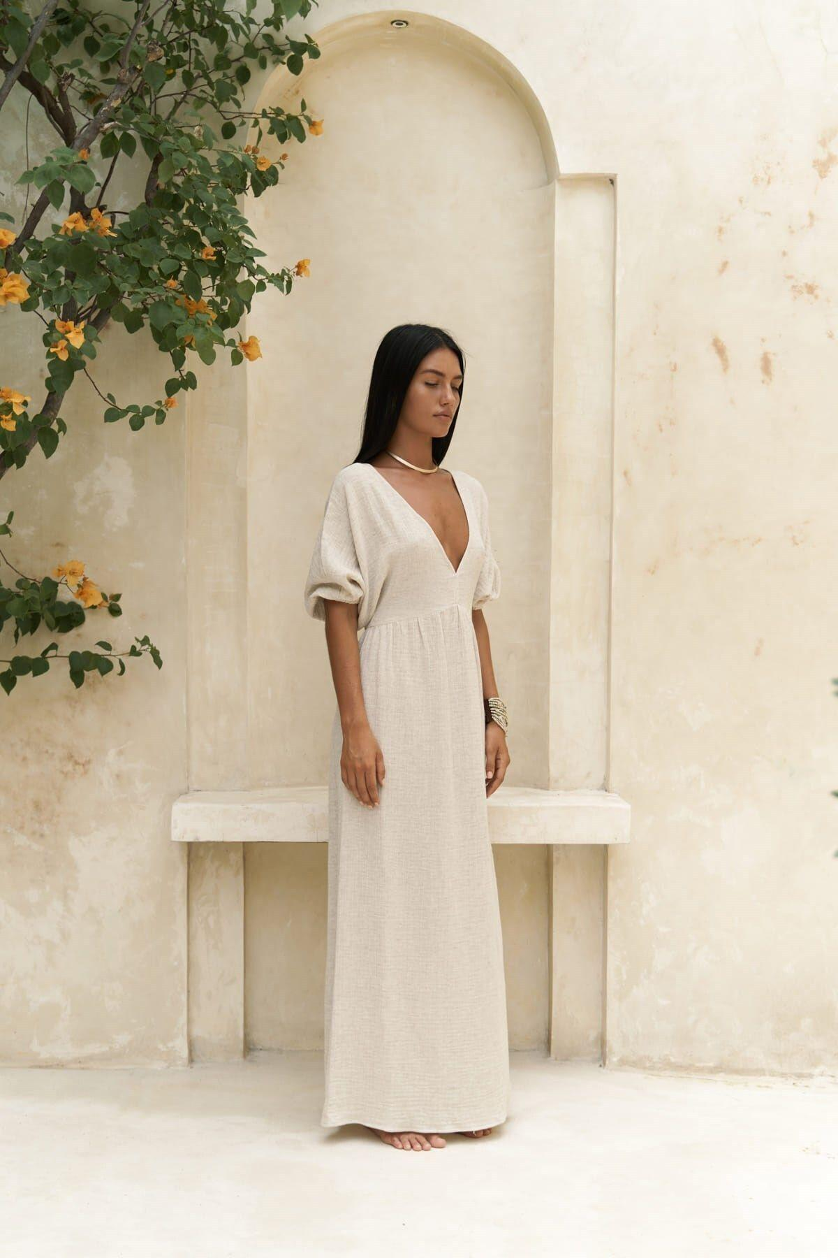 Habire Sırt Dekolteli Bej Elbise