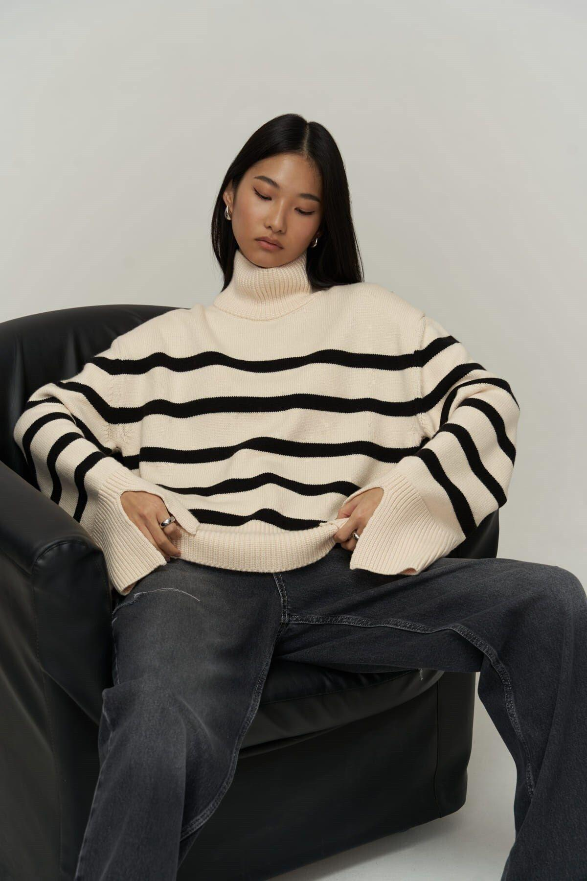Mai Collection Jeff Ecru High Neck Striped Sweater