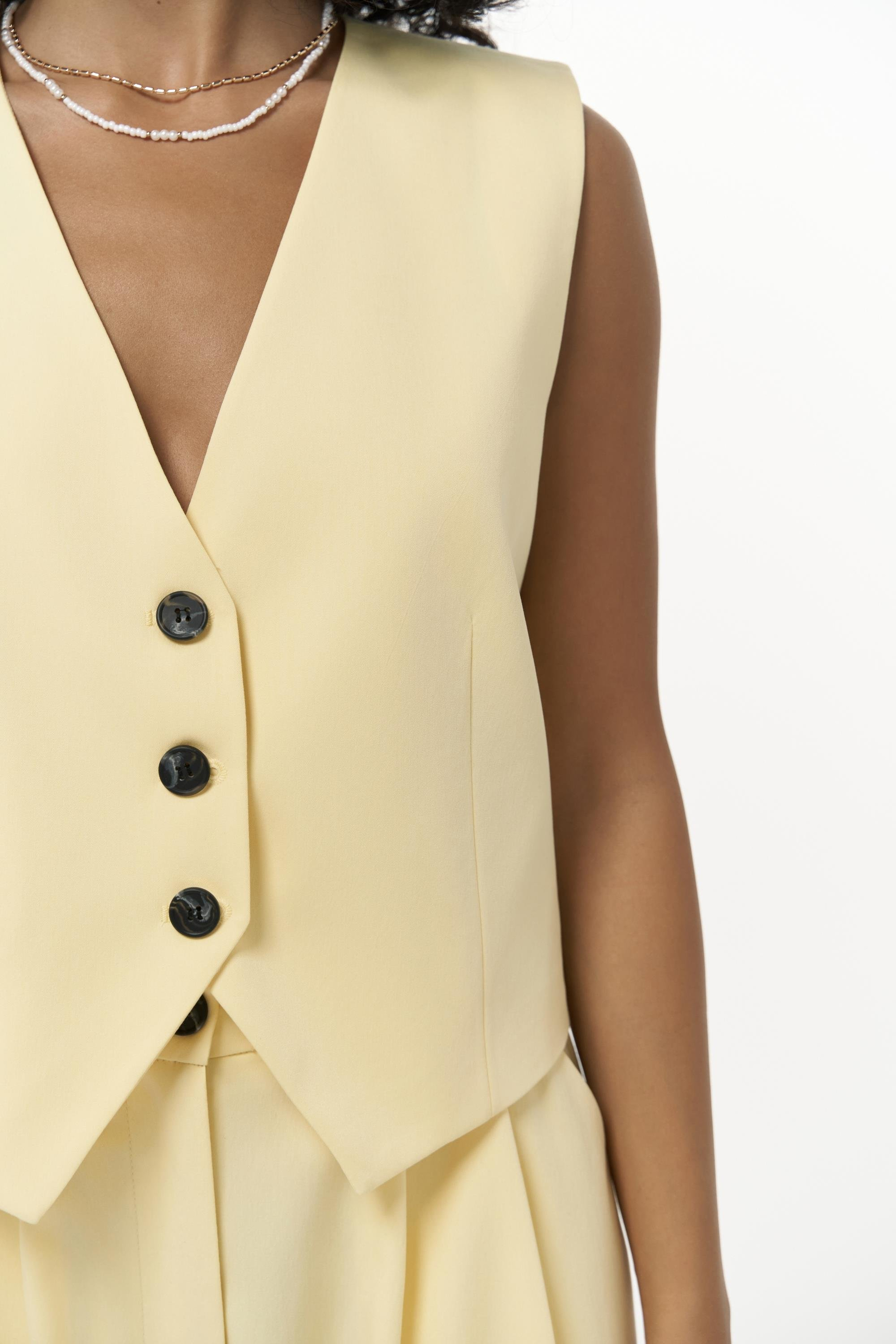 Kaylee Üçgen Detay Kısa Sarı Yelek