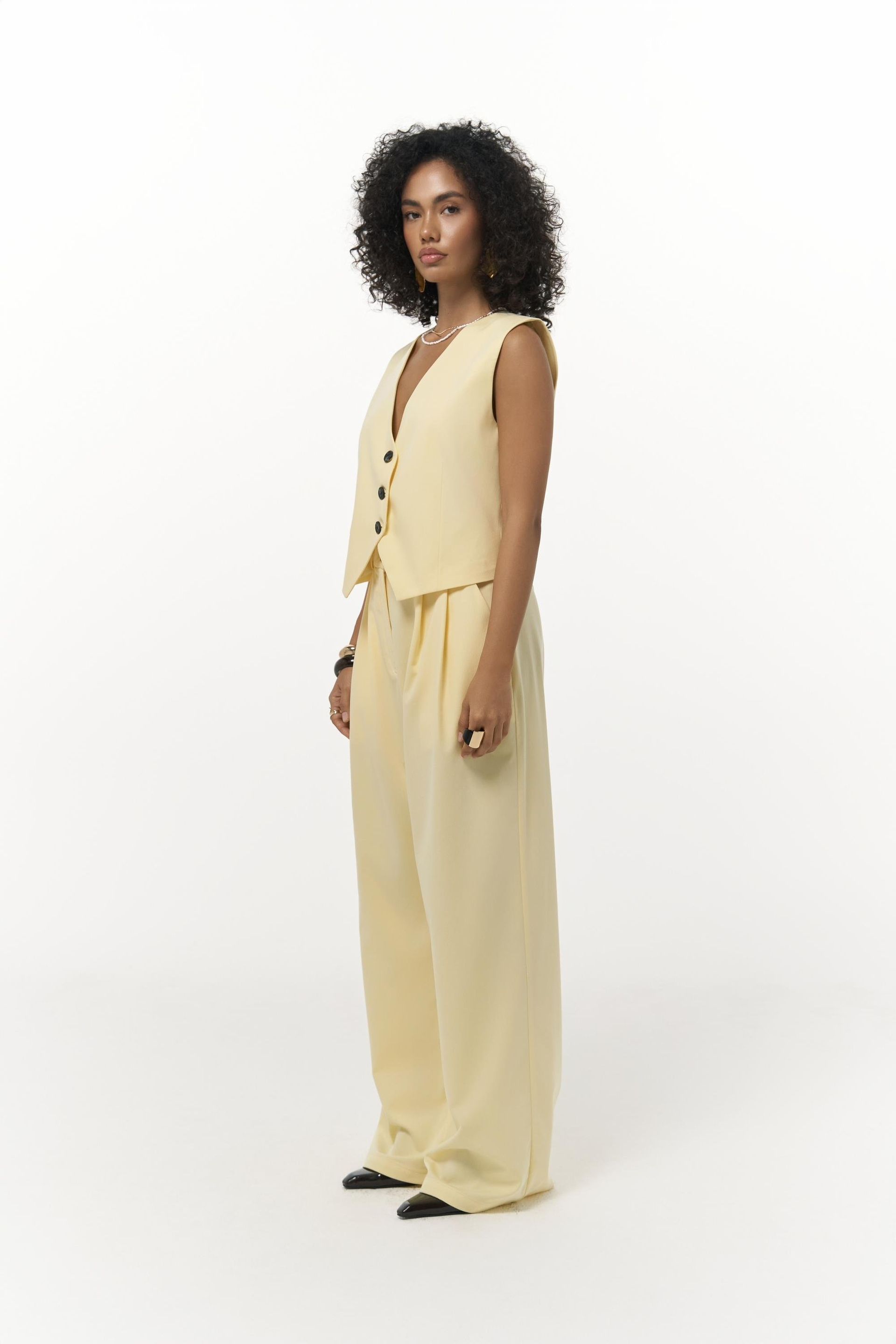 Kaylee Üçgen Detay Kısa Sarı Yelek