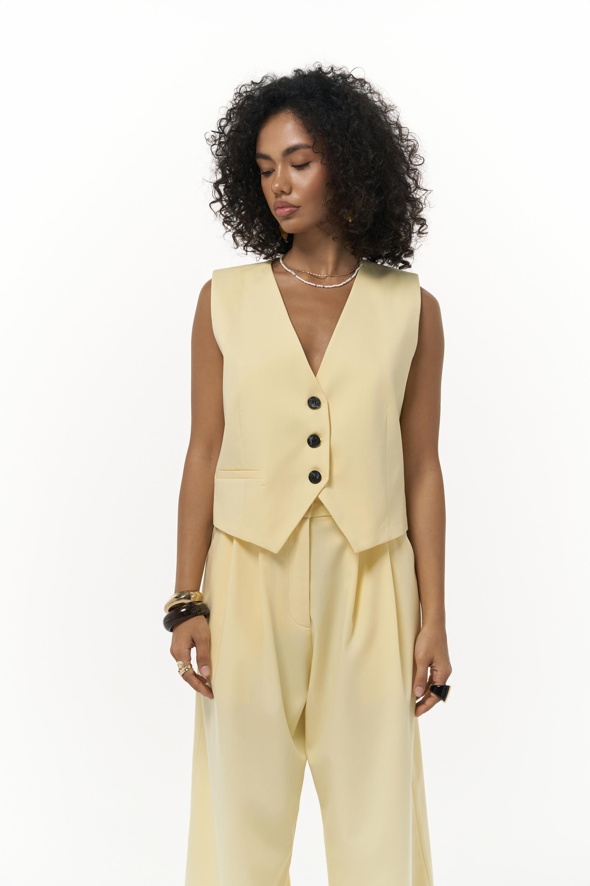 Kaylee Üçgen Detay Kısa Sarı Yelek