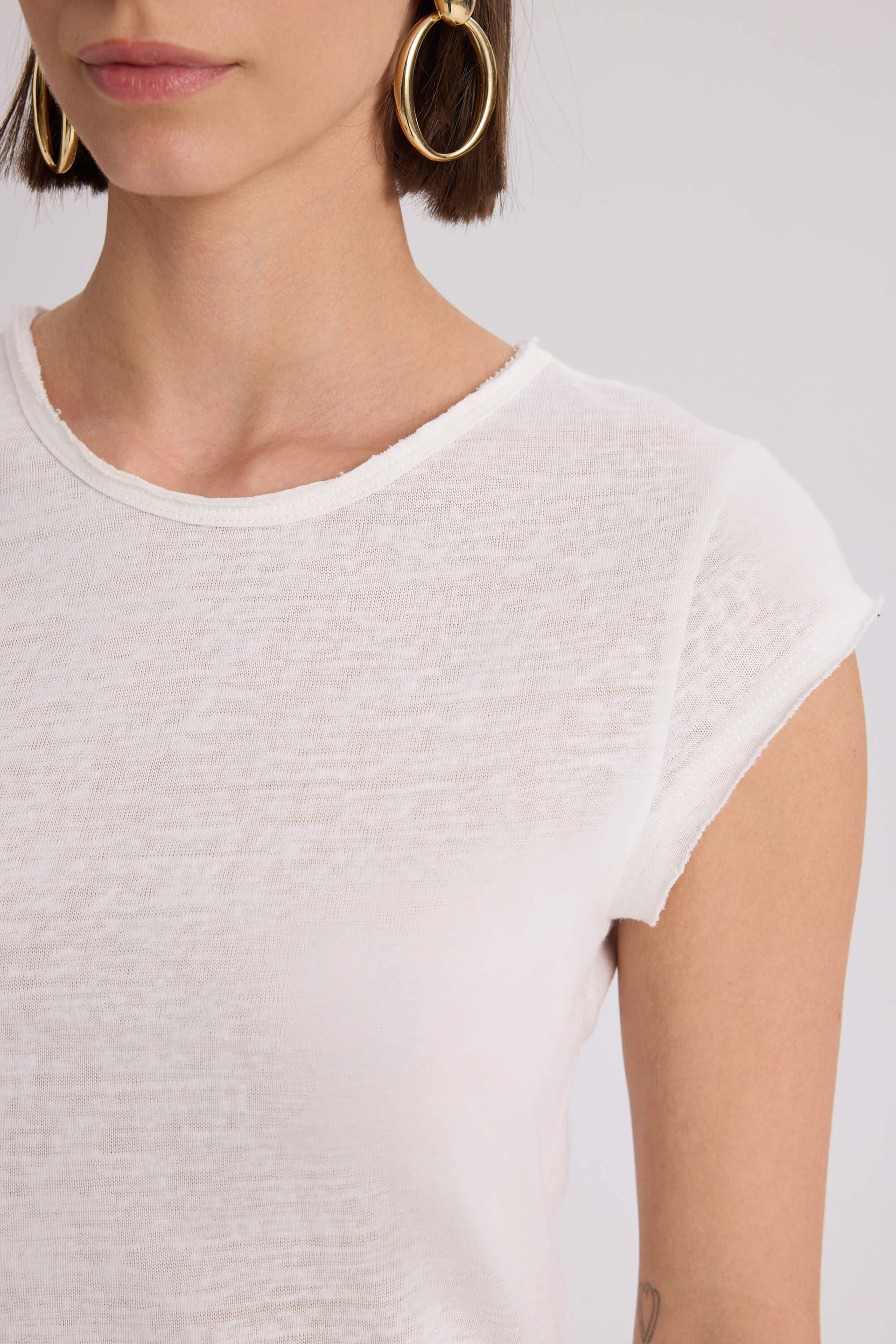 Kensal Dar Kesim Ekru T-Shirt