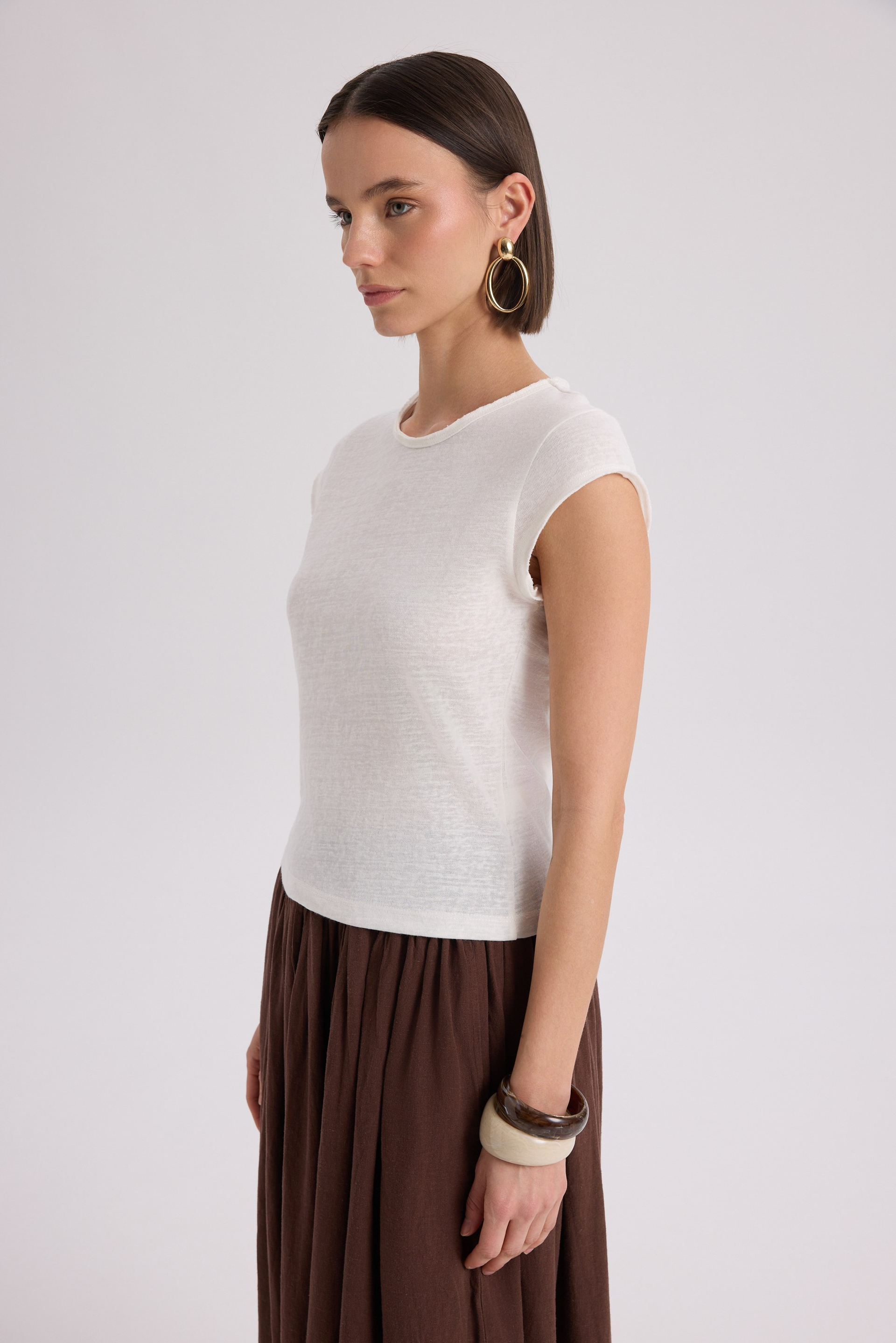 Kensal Dar Kesim Ekru T-Shirt