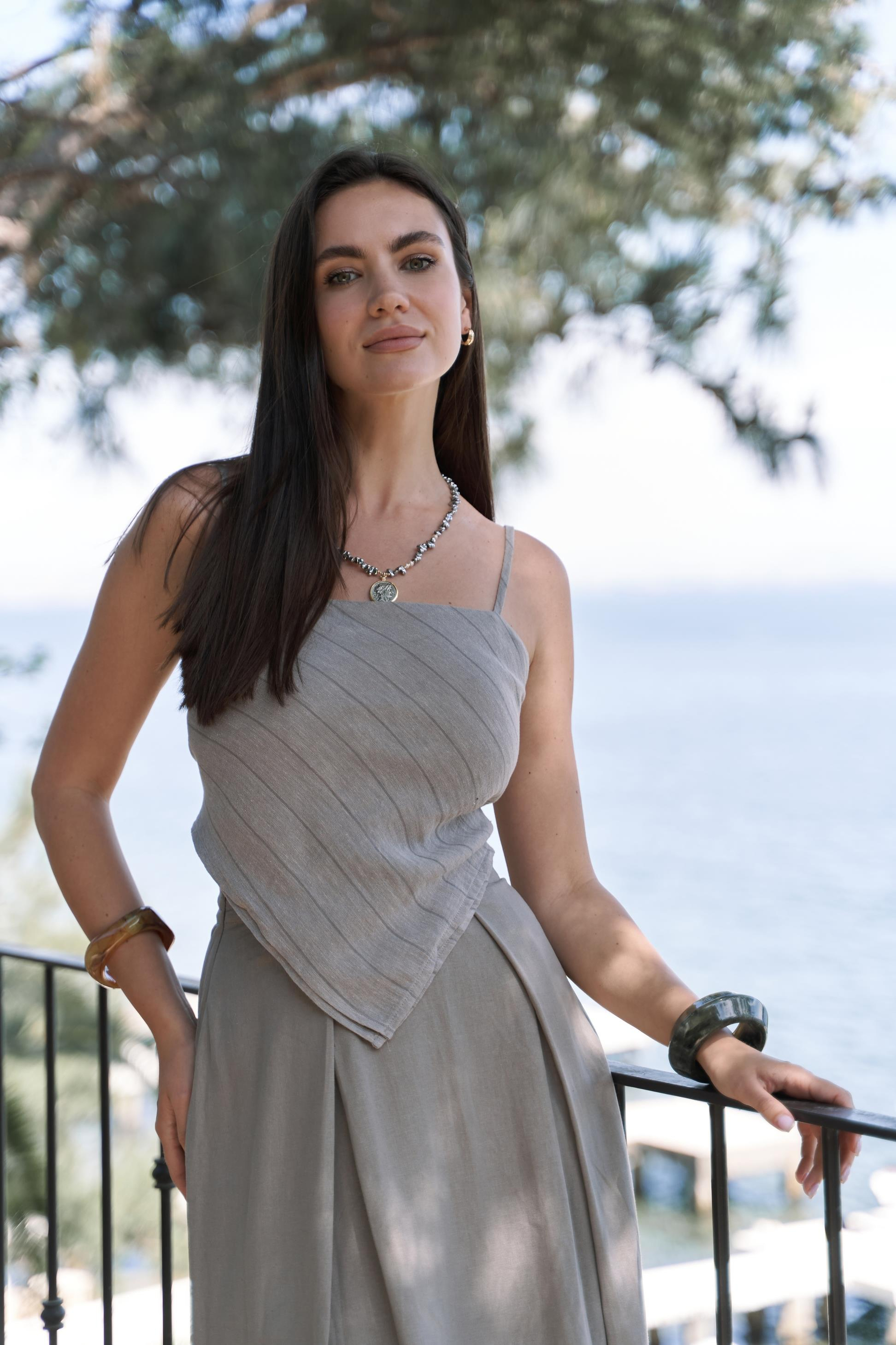 Kita Üçgen Detay Çizgili Vizon Keten Crop