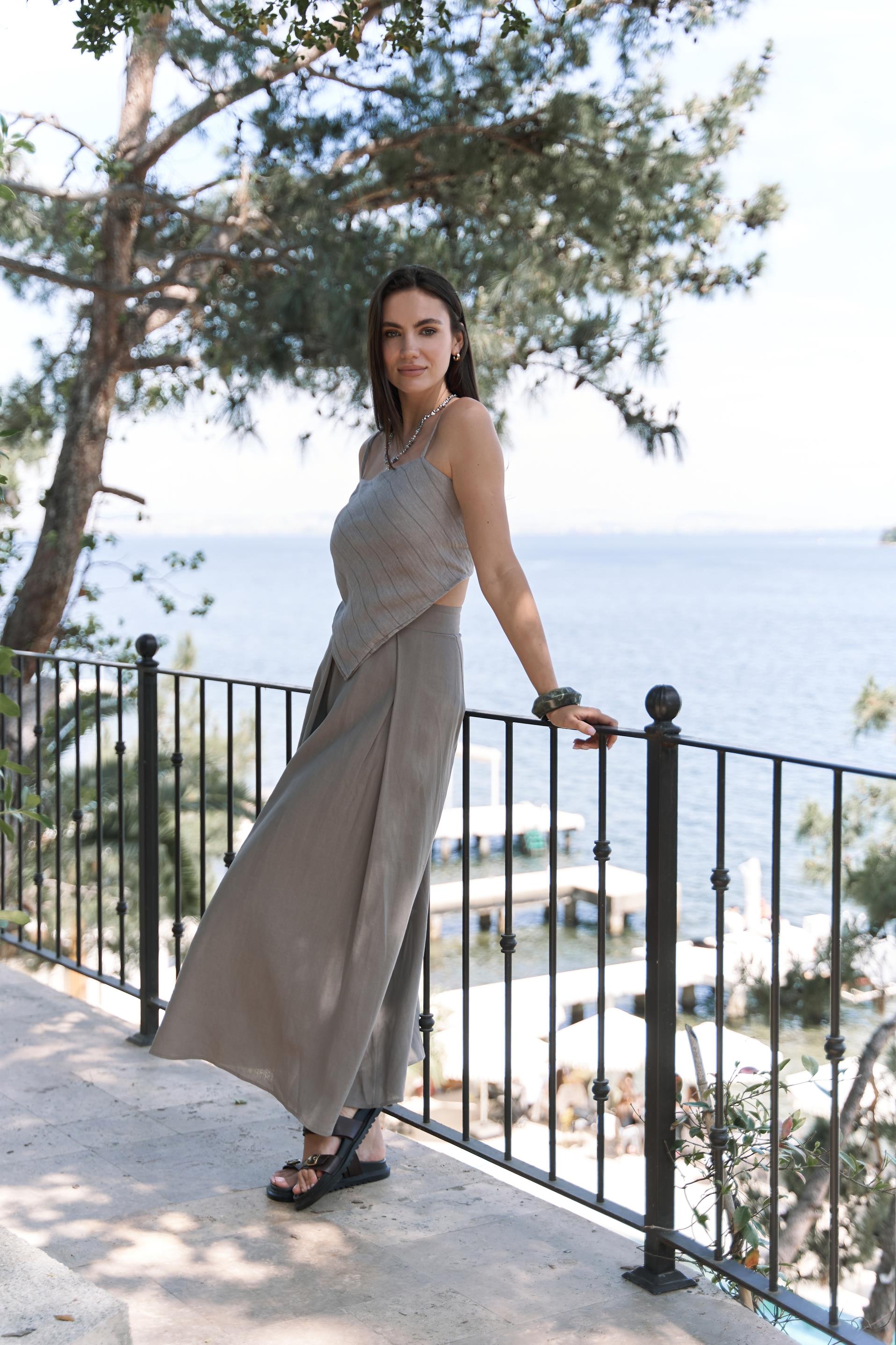 Kita Üçgen Detay Çizgili Vizon Keten Crop