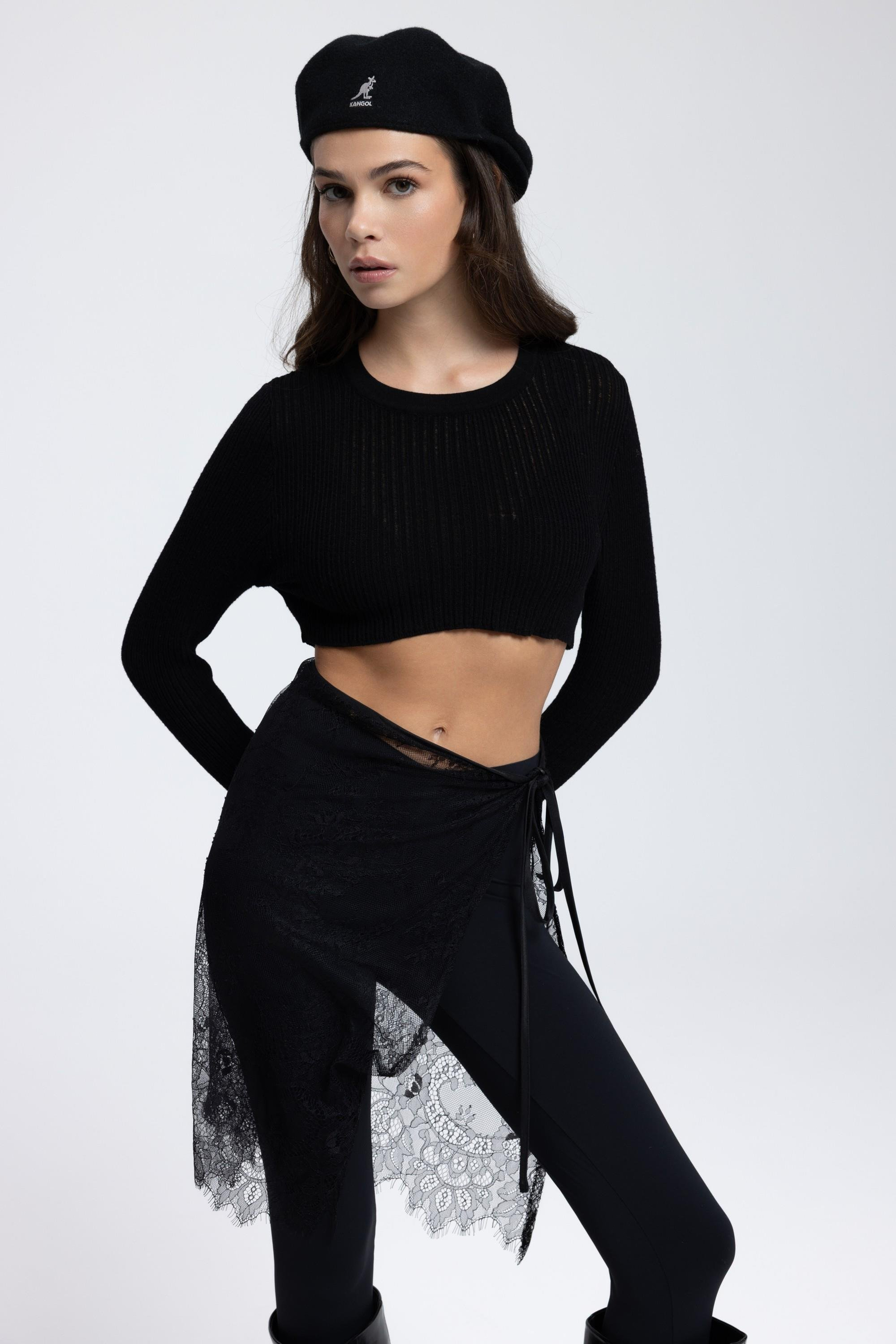 Liana Siyah Yumuşak Doku Triko Crop