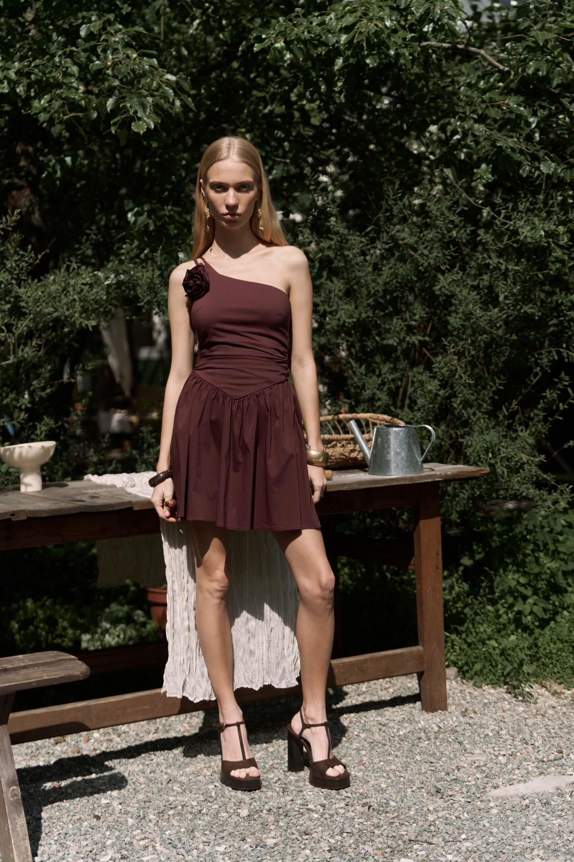 Lissa Tek Omuz Gül Detay Bordo Mini Elbise