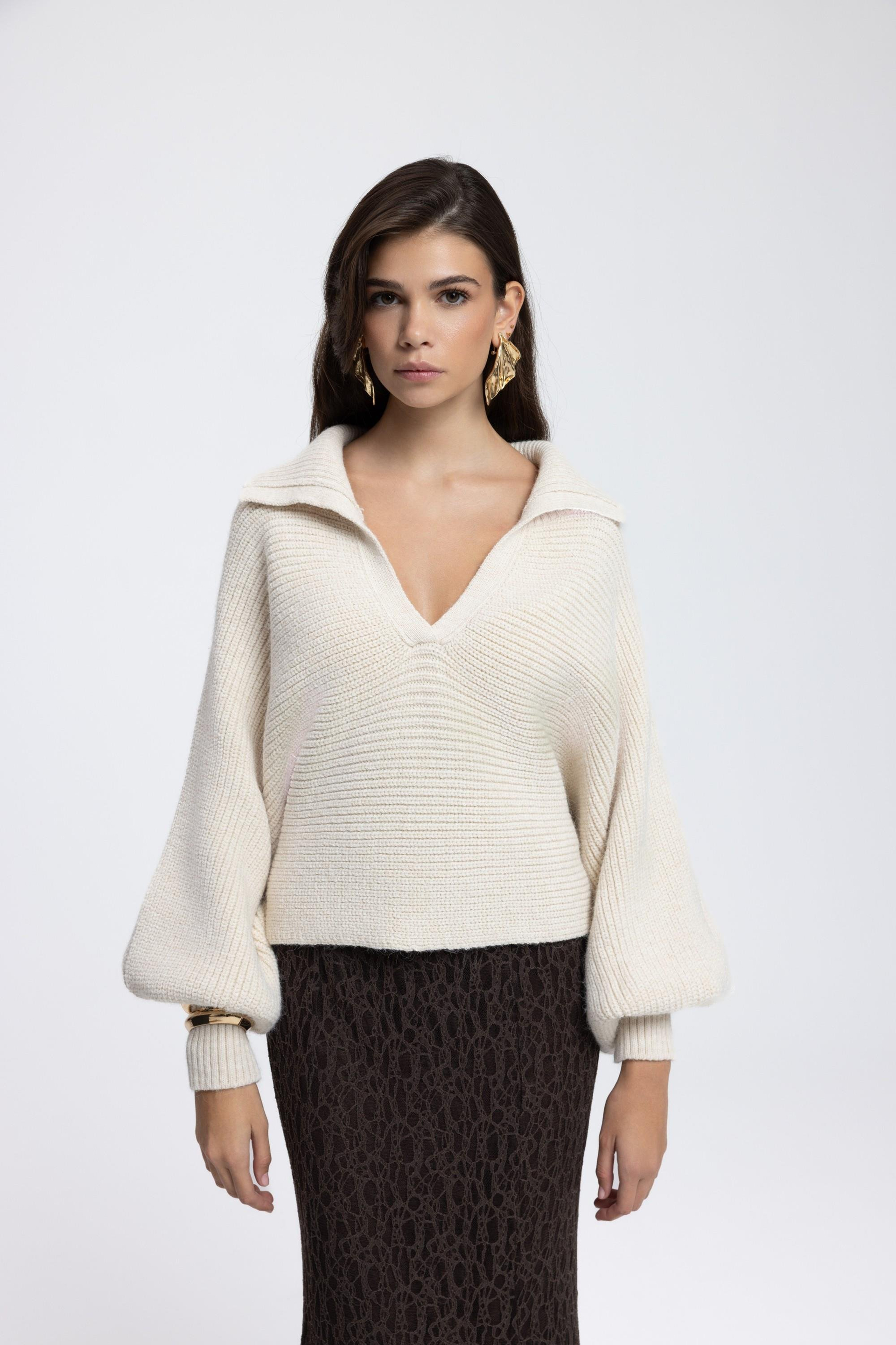 Livia Bej Yakalı Kazak