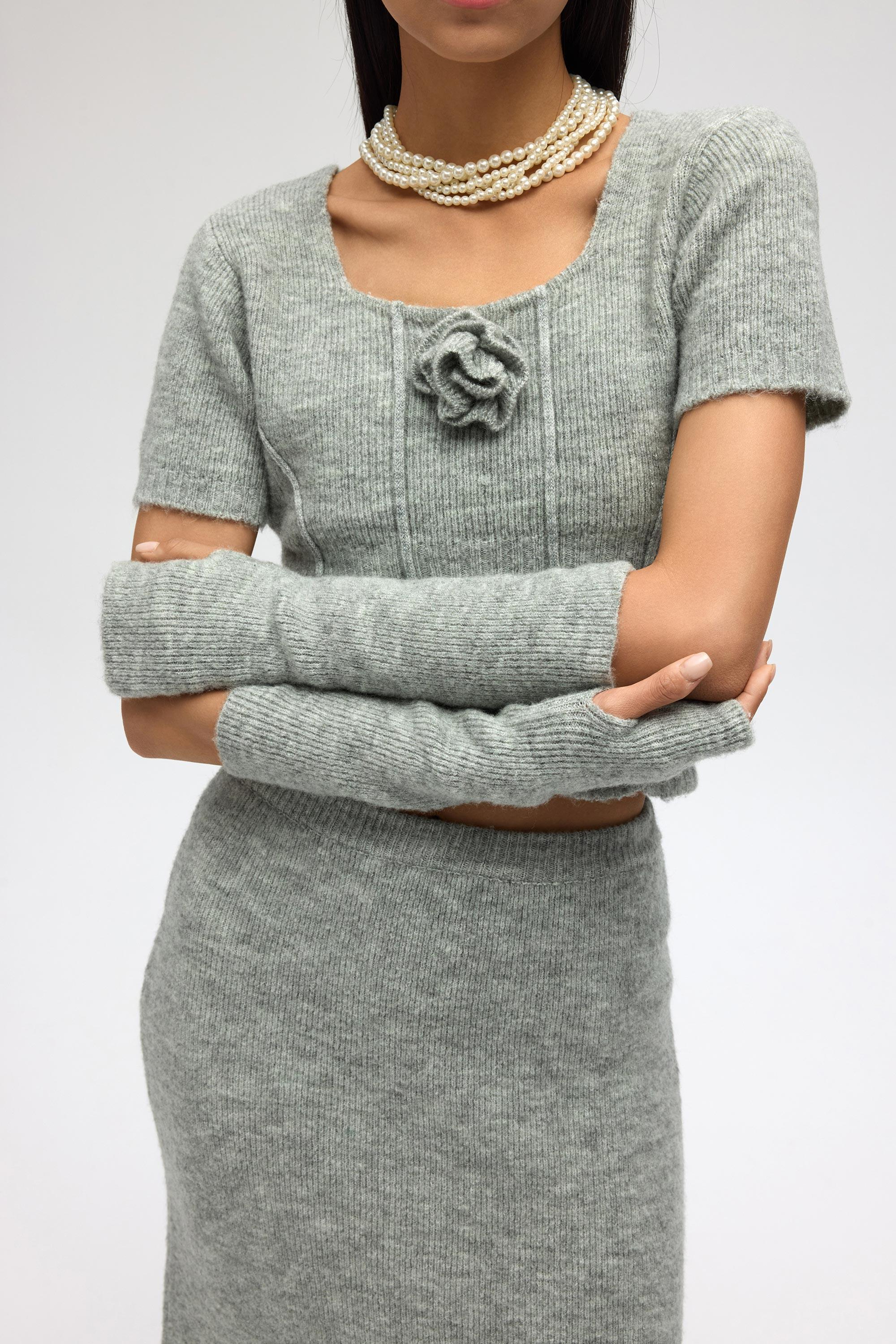 Lumi Gül Detay Gri Crop Etek Triko Takım