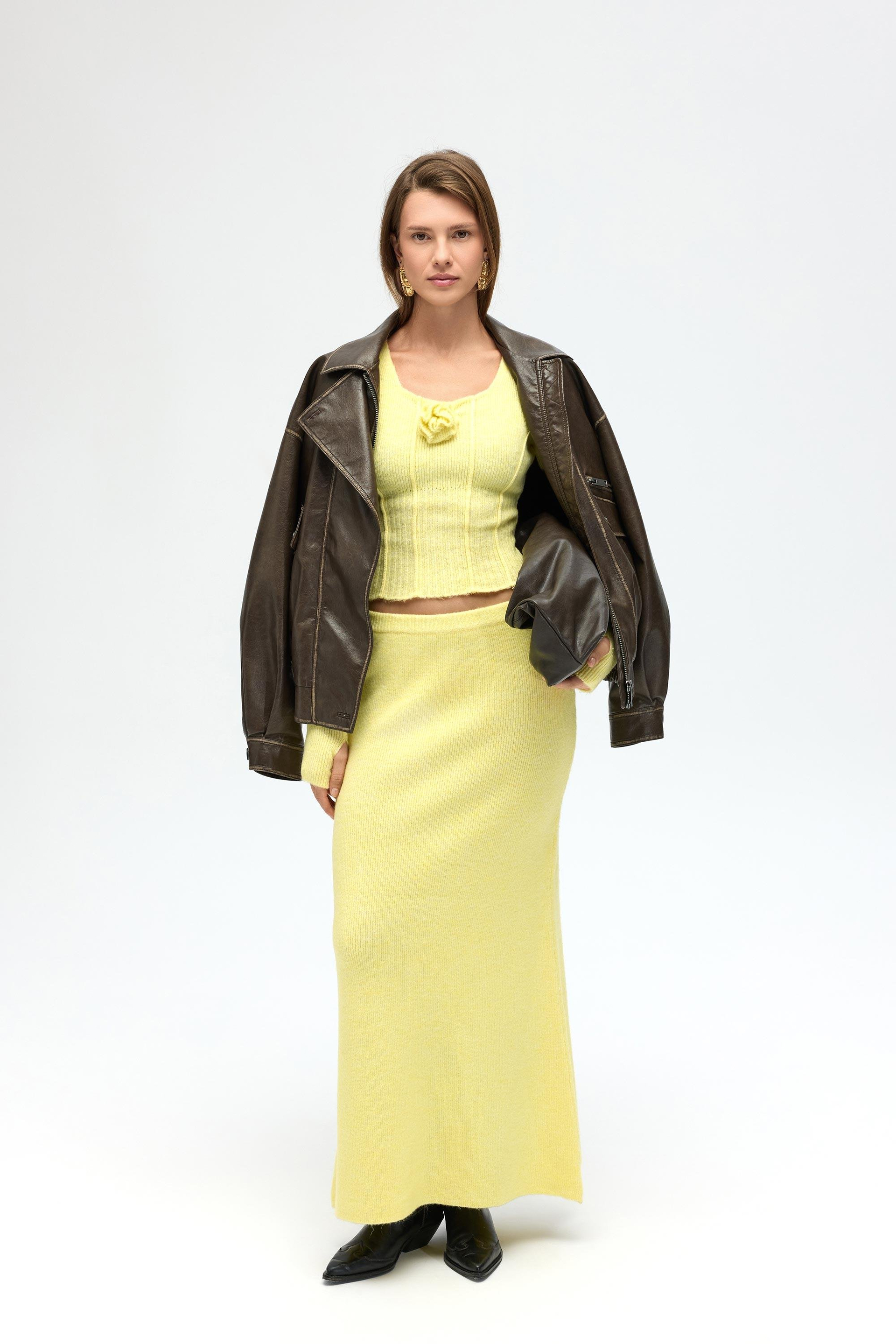 Lumi Gül Detay Sarı Crop Etek Triko Takım