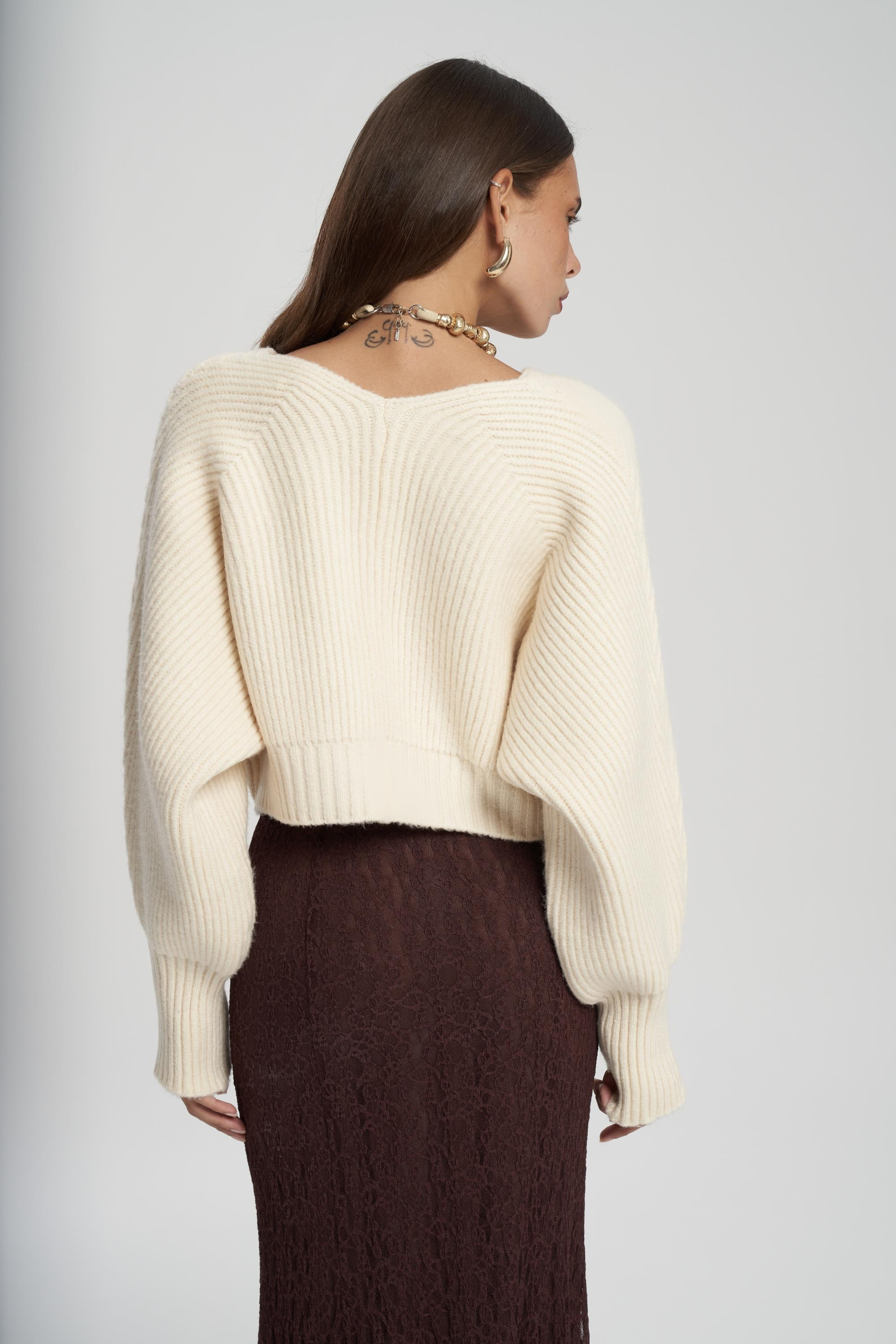 Luna Metal Detay Bej Kısa Triko Hırka