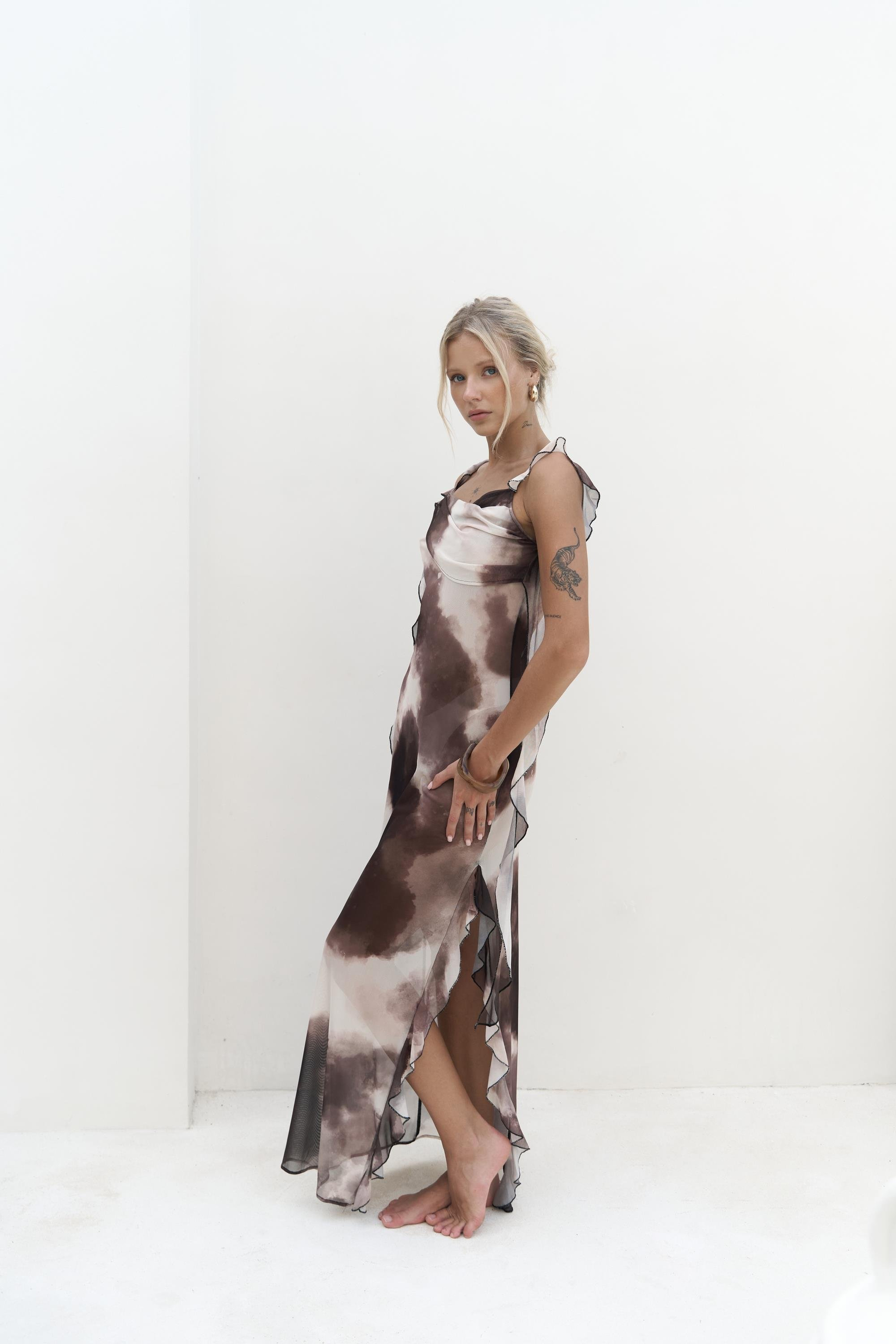 Magi Fırfır Detay Kahve Uzun Elbise