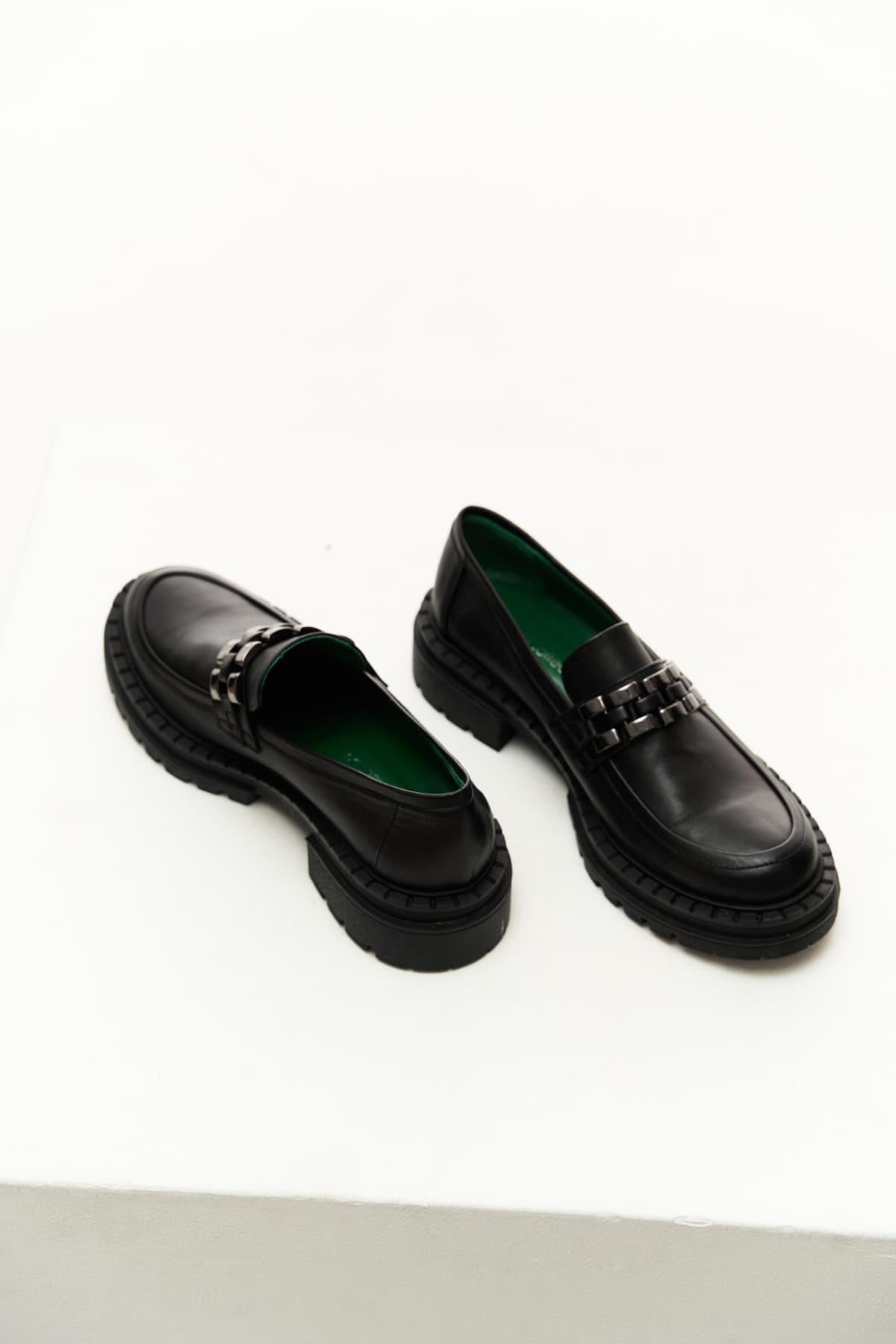 Mai Collection Purple Tokalı Siyah Deri Makosen Ayakkabı