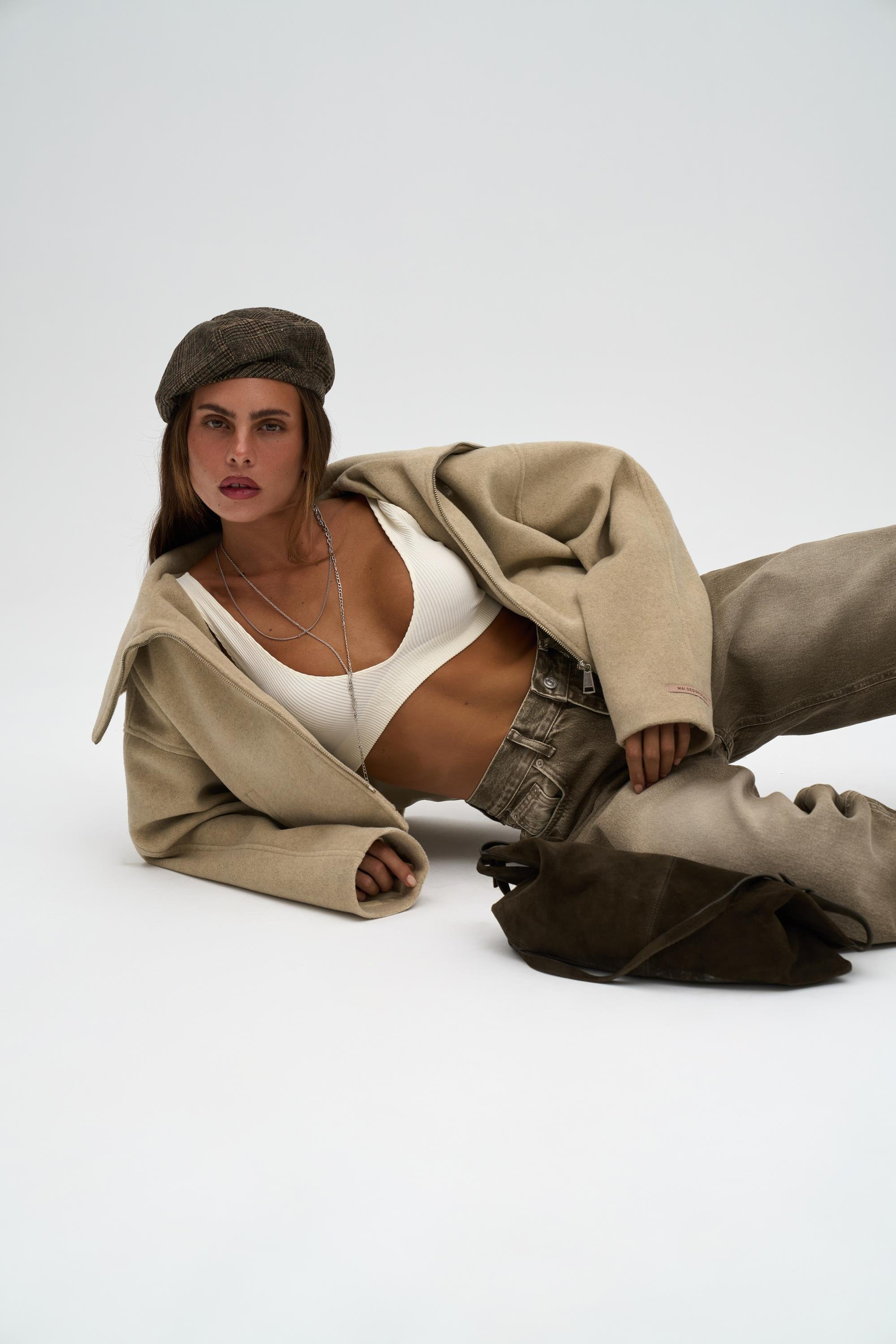 Maine Dökümlü Yaka Bej Kısa Ceket