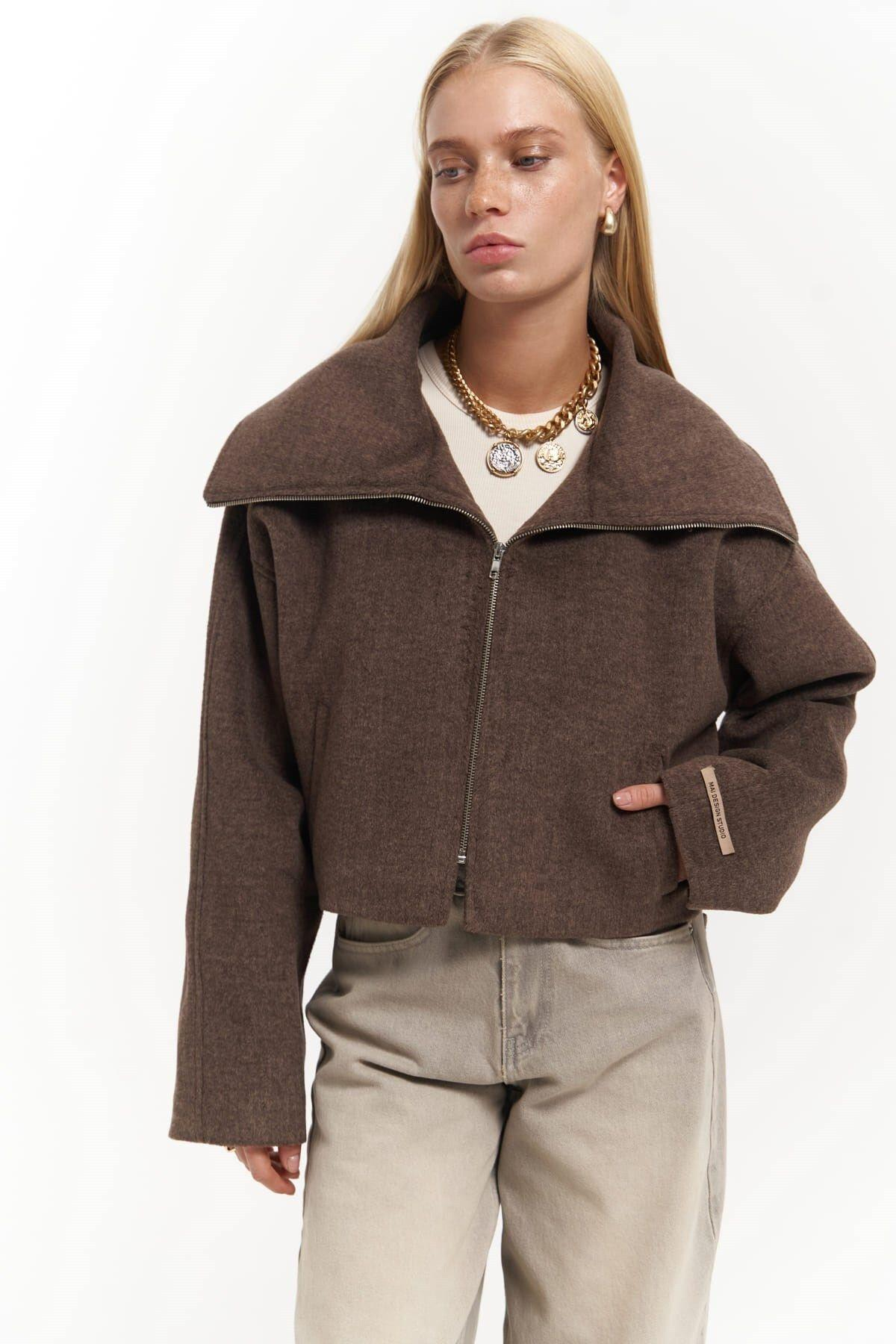 Maine Dökümlü Yaka Kahve Kısa Ceket