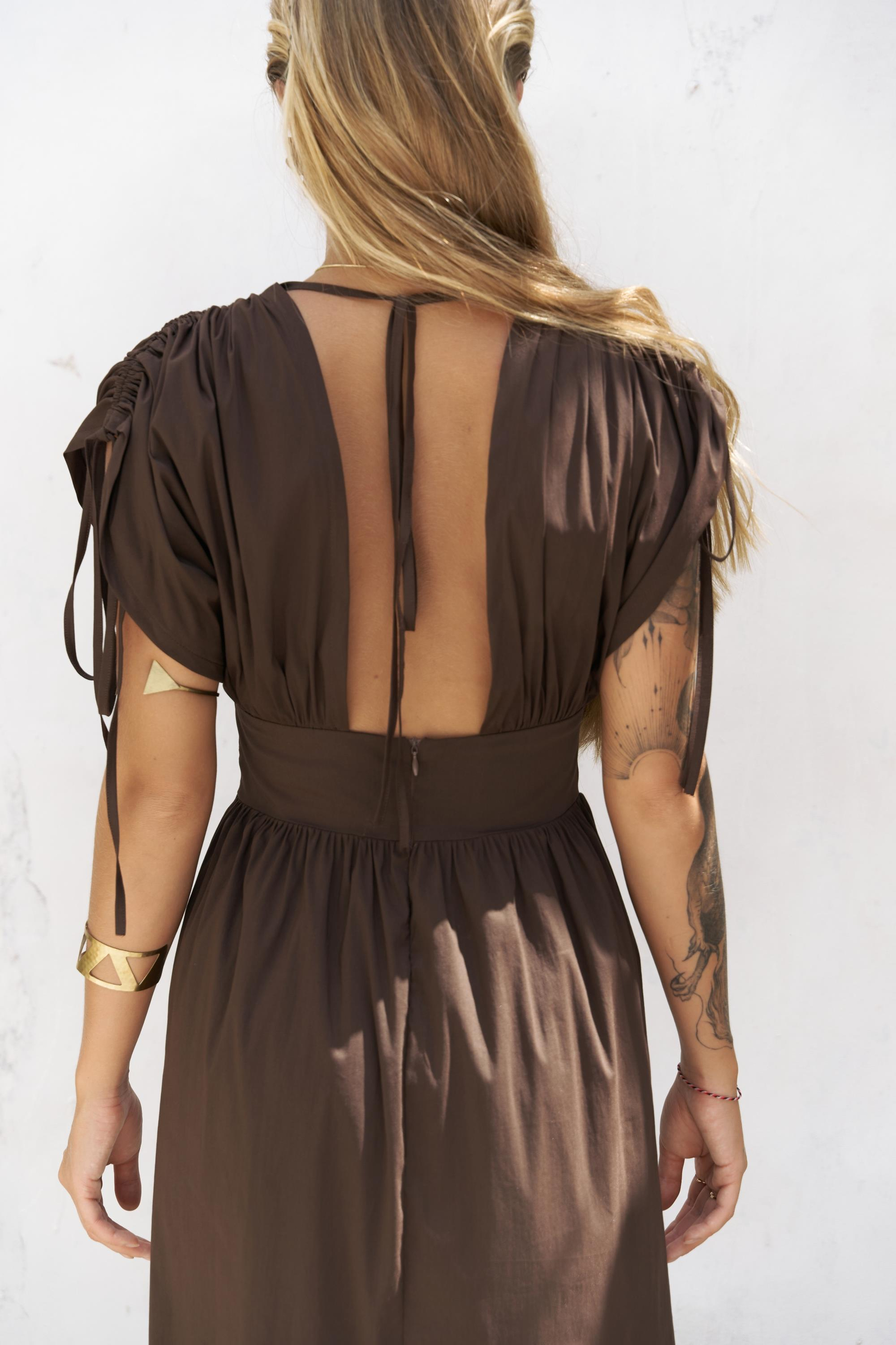 Manarola Büzgü Detay Kahve Uzun Elbise