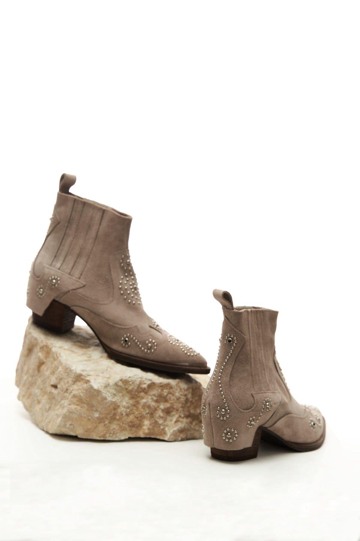 Maxi Zımba Detay Bej Süet Kovboy Bot