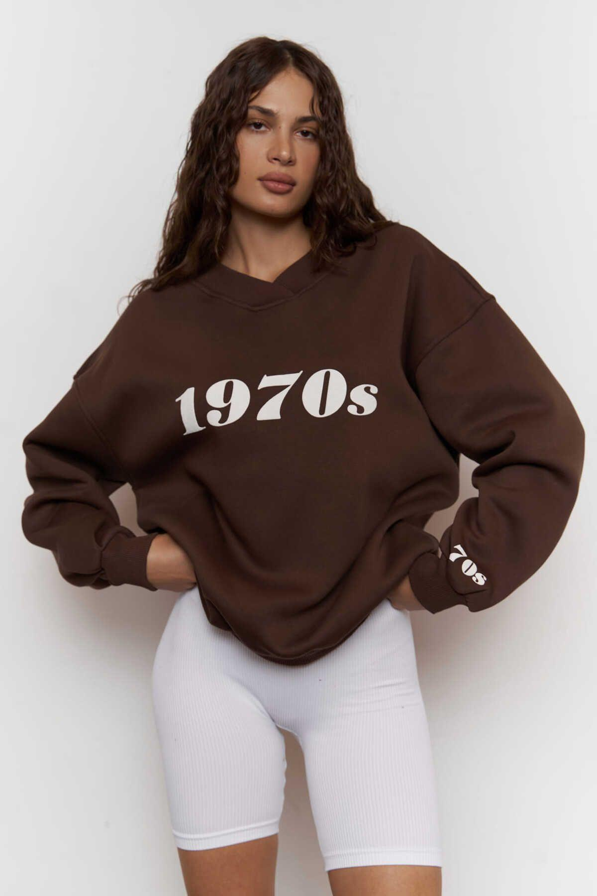 Mai Collection 1970s Brown Oversize Unisex Sweatshirt