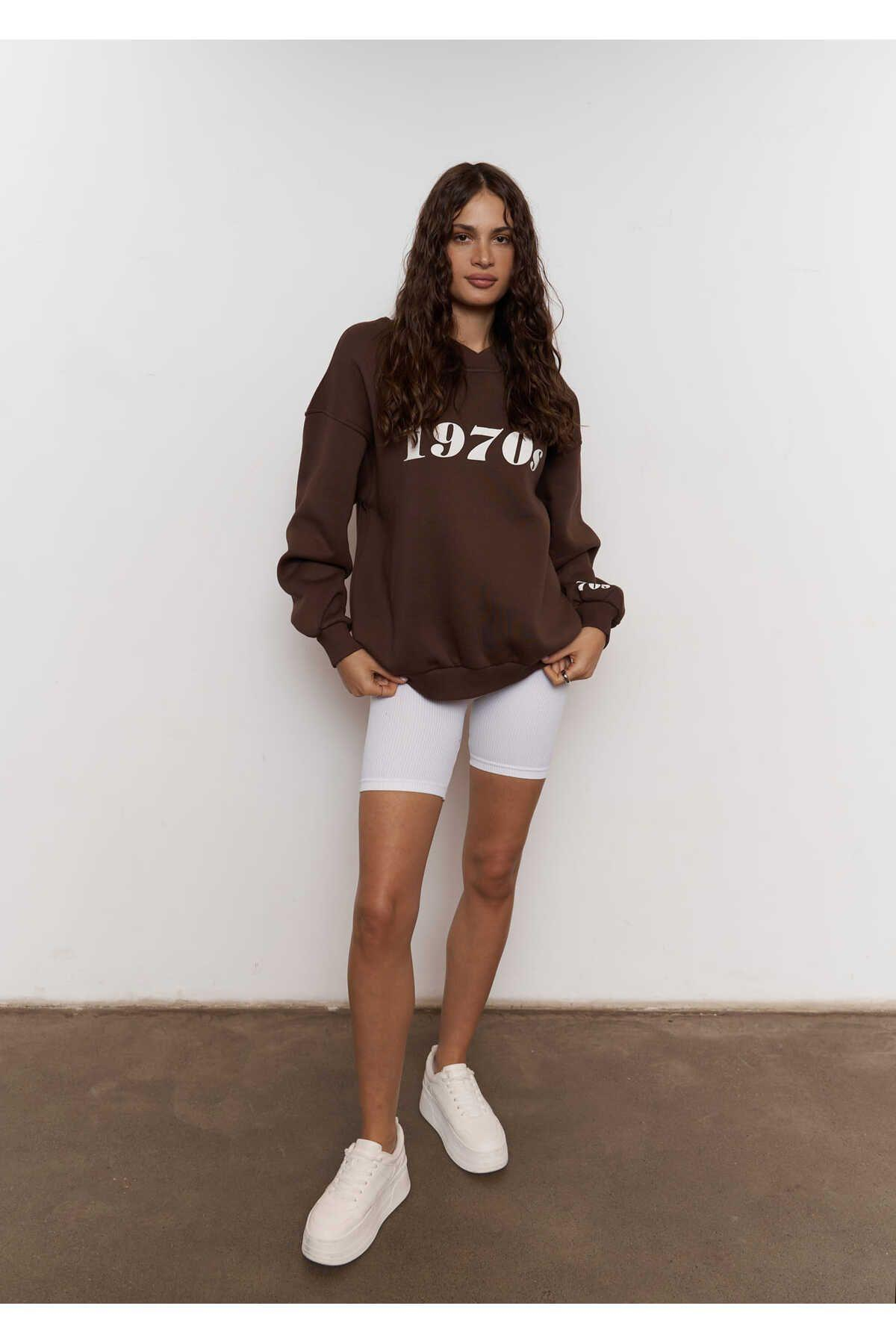 Mai Collection 1970s Brown Oversize Unisex Sweatshirt