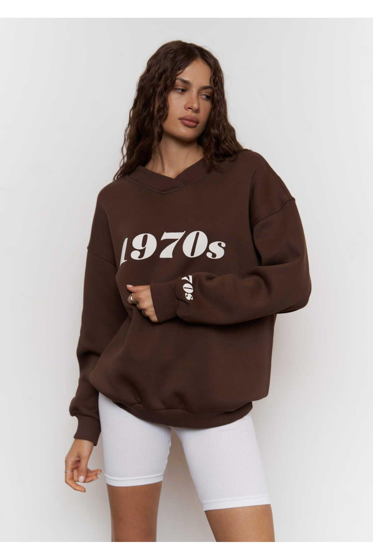 Mai Collection 1970s Brown Oversize Unisex Sweatshirt
