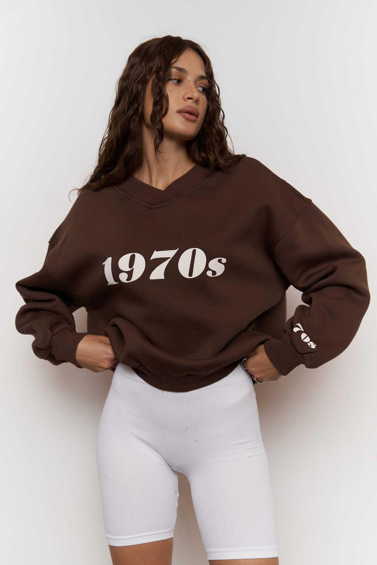 Mai Collection 1970s Brown Oversize Unisex Sweatshirt