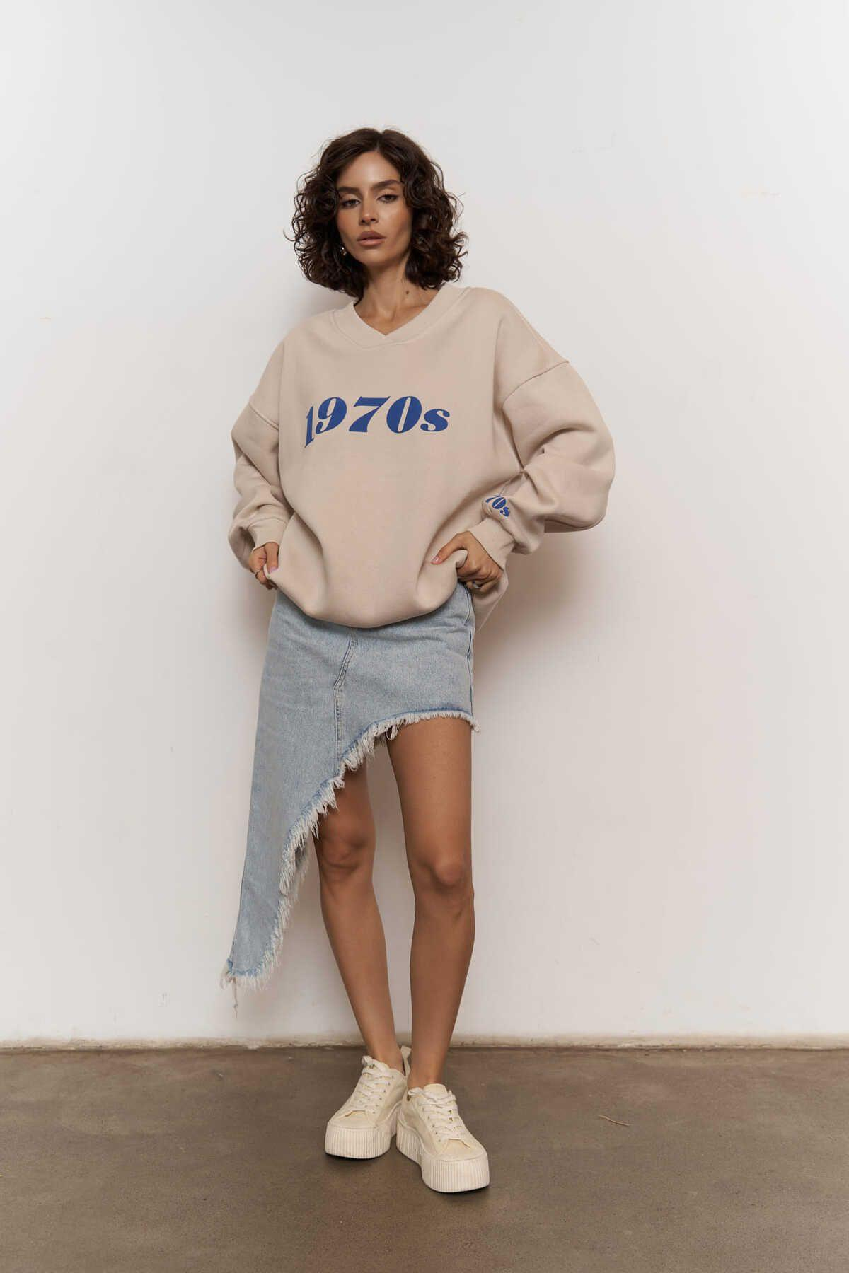 Mai 1970s Bone Oversize Unisex Sweatshirt