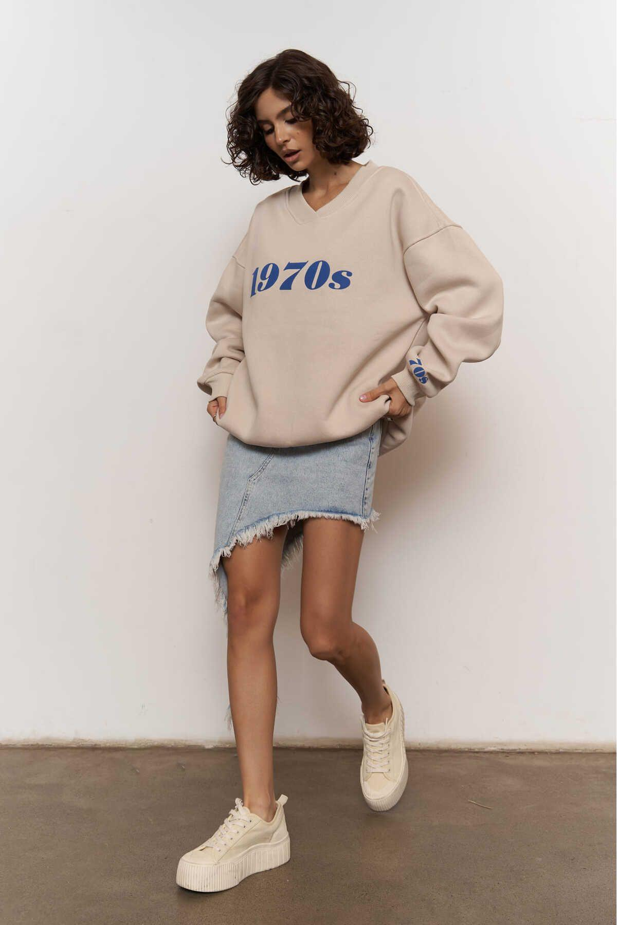Mai 1970s Bone Oversize Unisex Sweatshirt